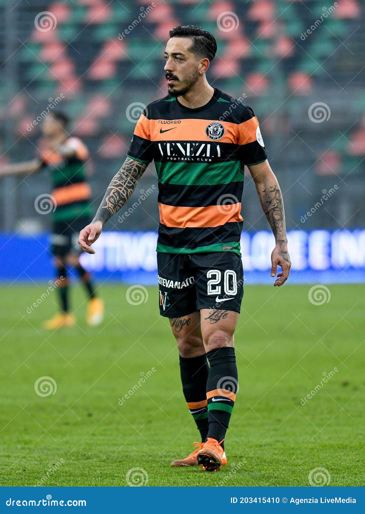 Venice, Italy. 01st May, 2023. Venezia celebrates the victory during the  Italian soccer Serie B match Venezia FC vs Modena FC on May 01, 2023 at the  Pier Luigi Penzo stadium in