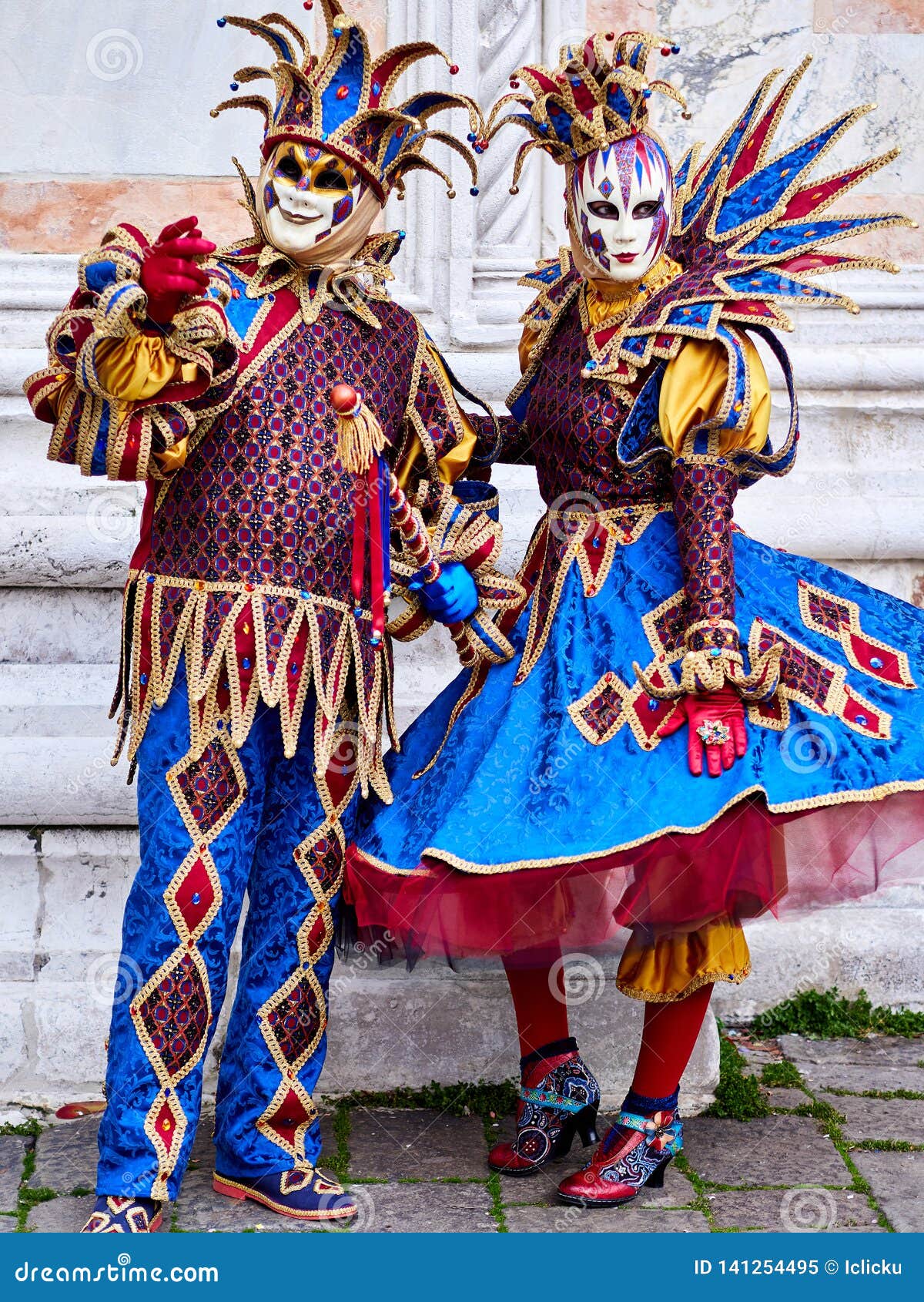 Venezia, Italia - 1° Marzo 2019 Una Coppia è Vestita Con Un Costume Di  Arlequin Immagine Editoriale - Immagine di uomo, carnevale: 141254495