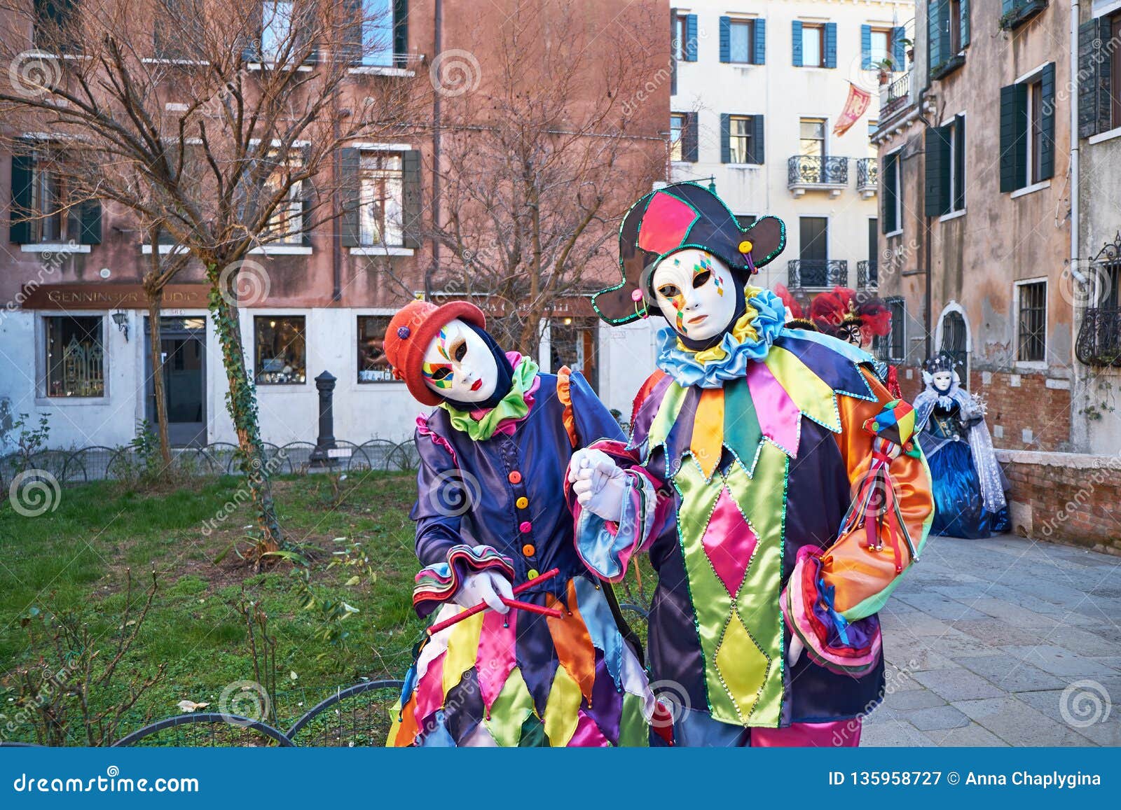 Venezia, Italia - 10 Febbraio 2018: Coppie in Costumi Dell'arlecchino Al  Carnevale Di Venezia Fotografia Editoriale - Immagine di celebrazione,  travestimento: 135958727