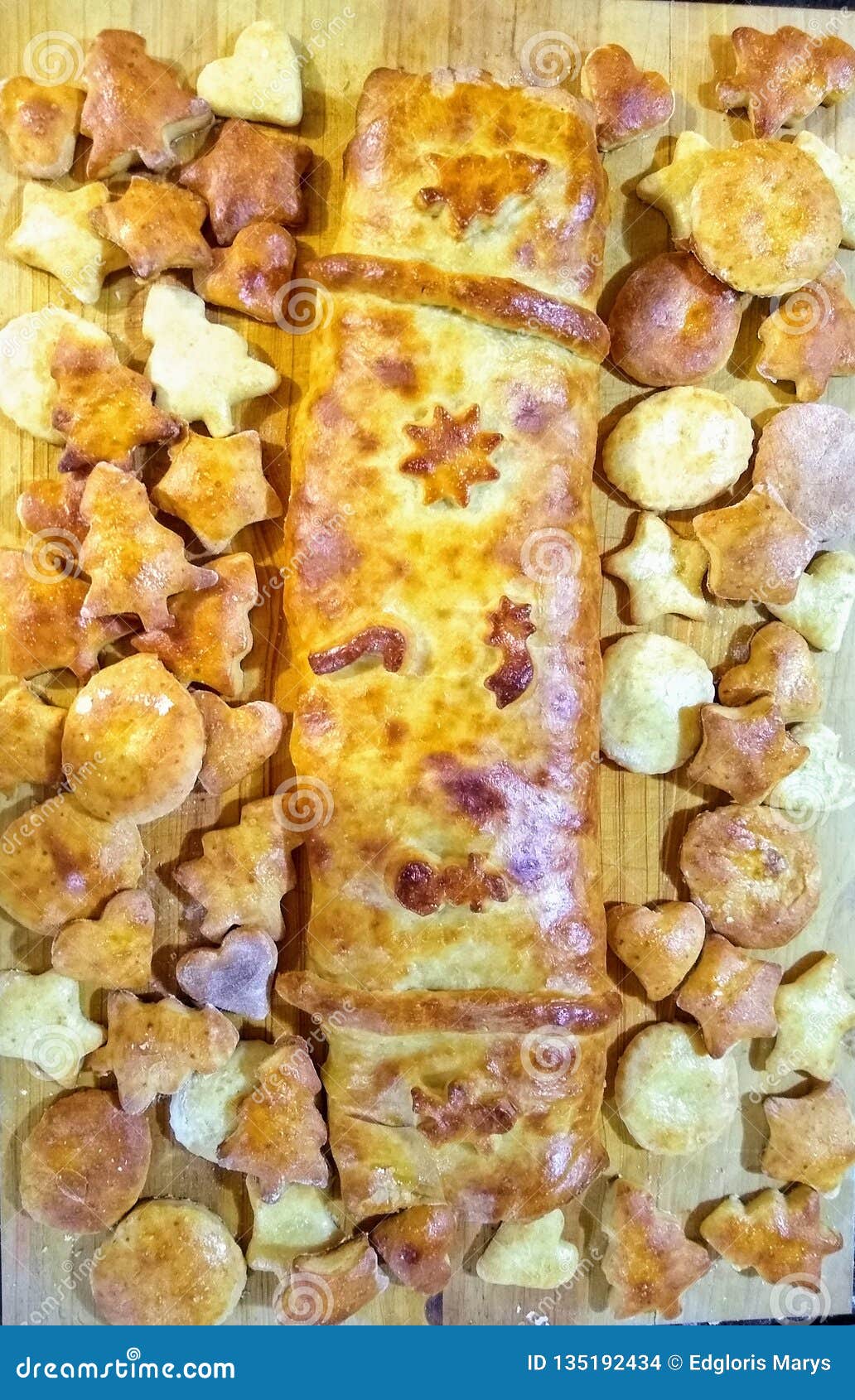 https://thumbs.dreamstime.com/z/venezuelan-ham-bread-pan-de-jamon-traditional-christmas-filled-olives-new-year-its-robust-flavors-unique-135192434.jpg