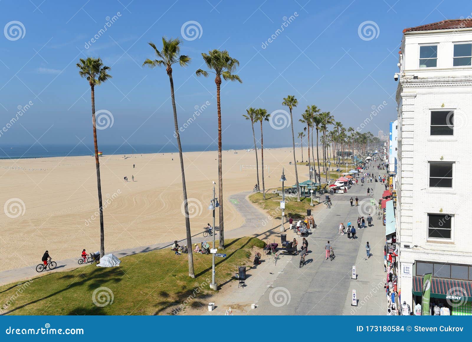 VENICE, CALIFORNIA - 17 FEB 2020: the Venice Beach Boardwalk with the ...