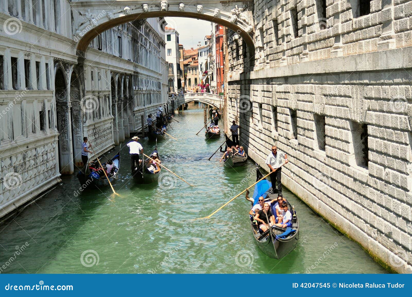 Venice City With The Bridge Of Sighs And Gondola , Italy ...