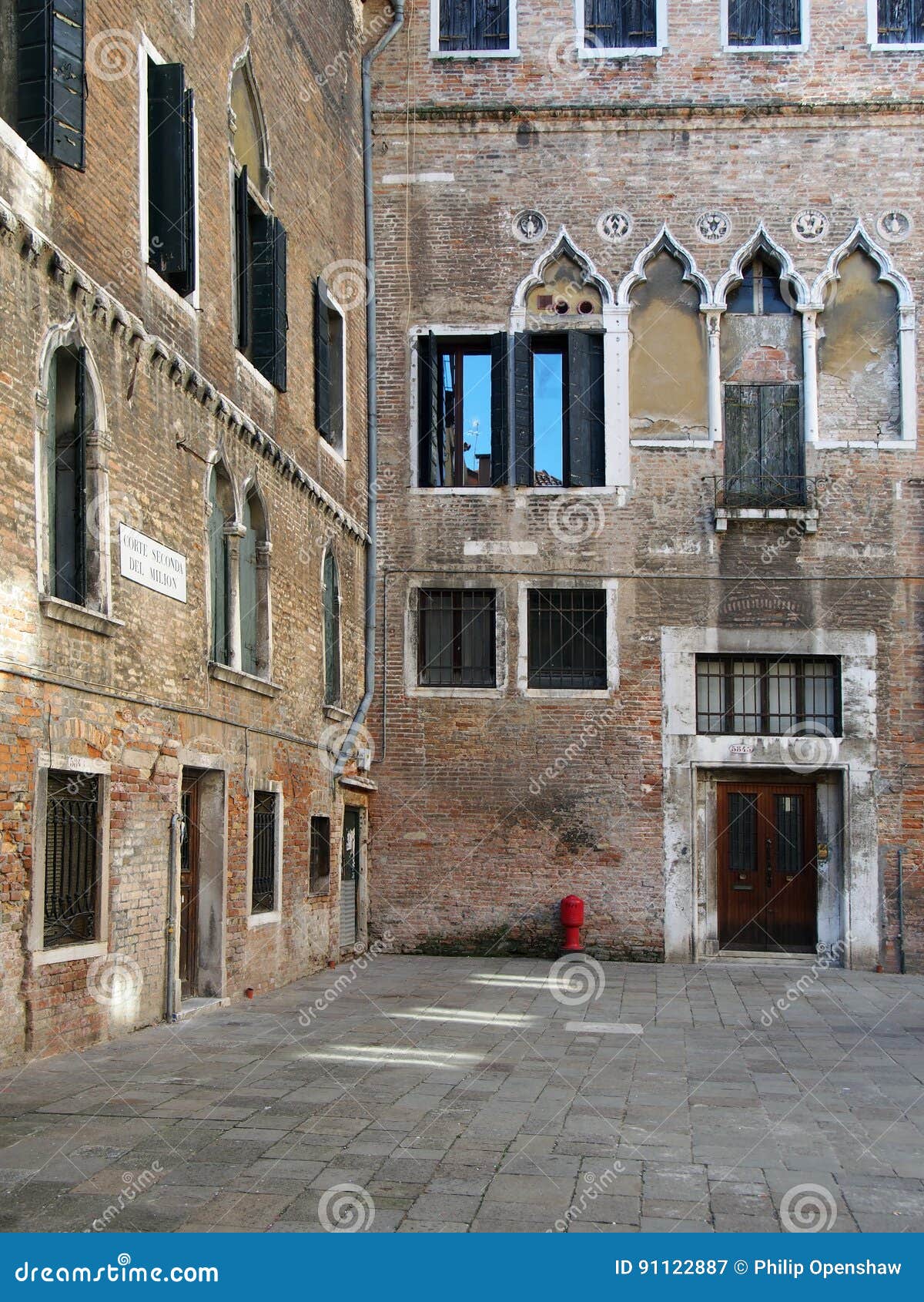 venice corte seconda del milion medieval courtyard