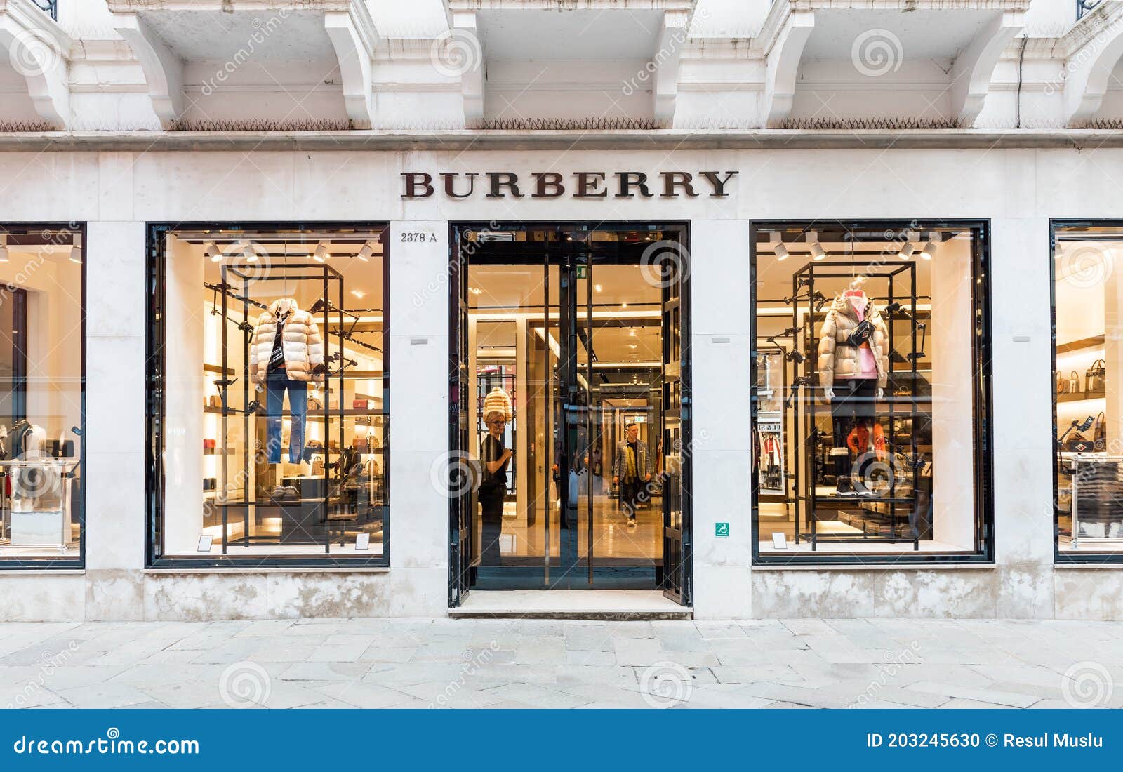 BURBERRY Store Venice. Fashion and Shopping Street Calle Larga XXII Marzo Editorial Image - Image of street, burberry: 203245630