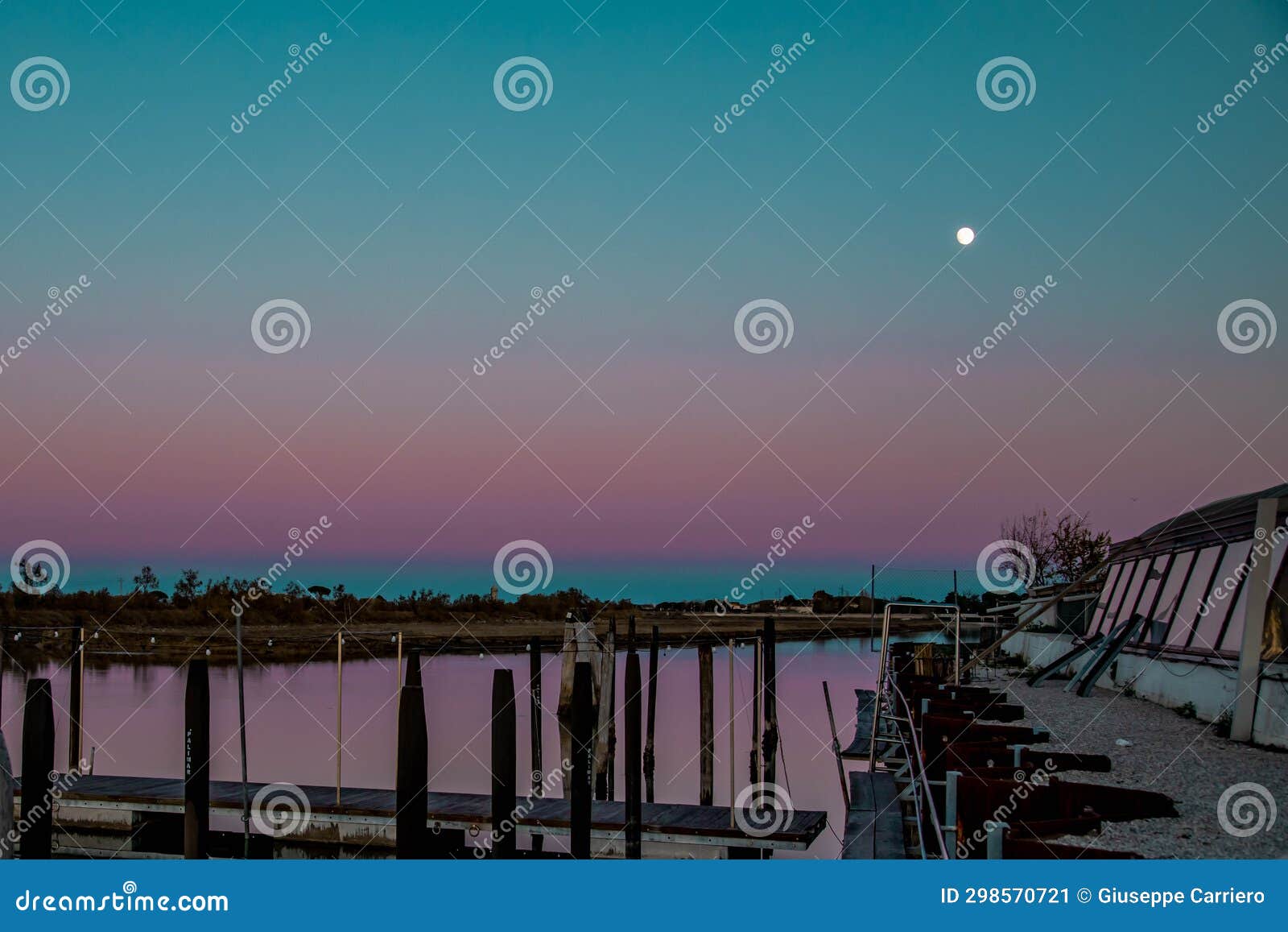 the venice lagoon, or venetian lagoon (in venetian dialect ?aguna de venesia or ?aguna vÃ¨neta)