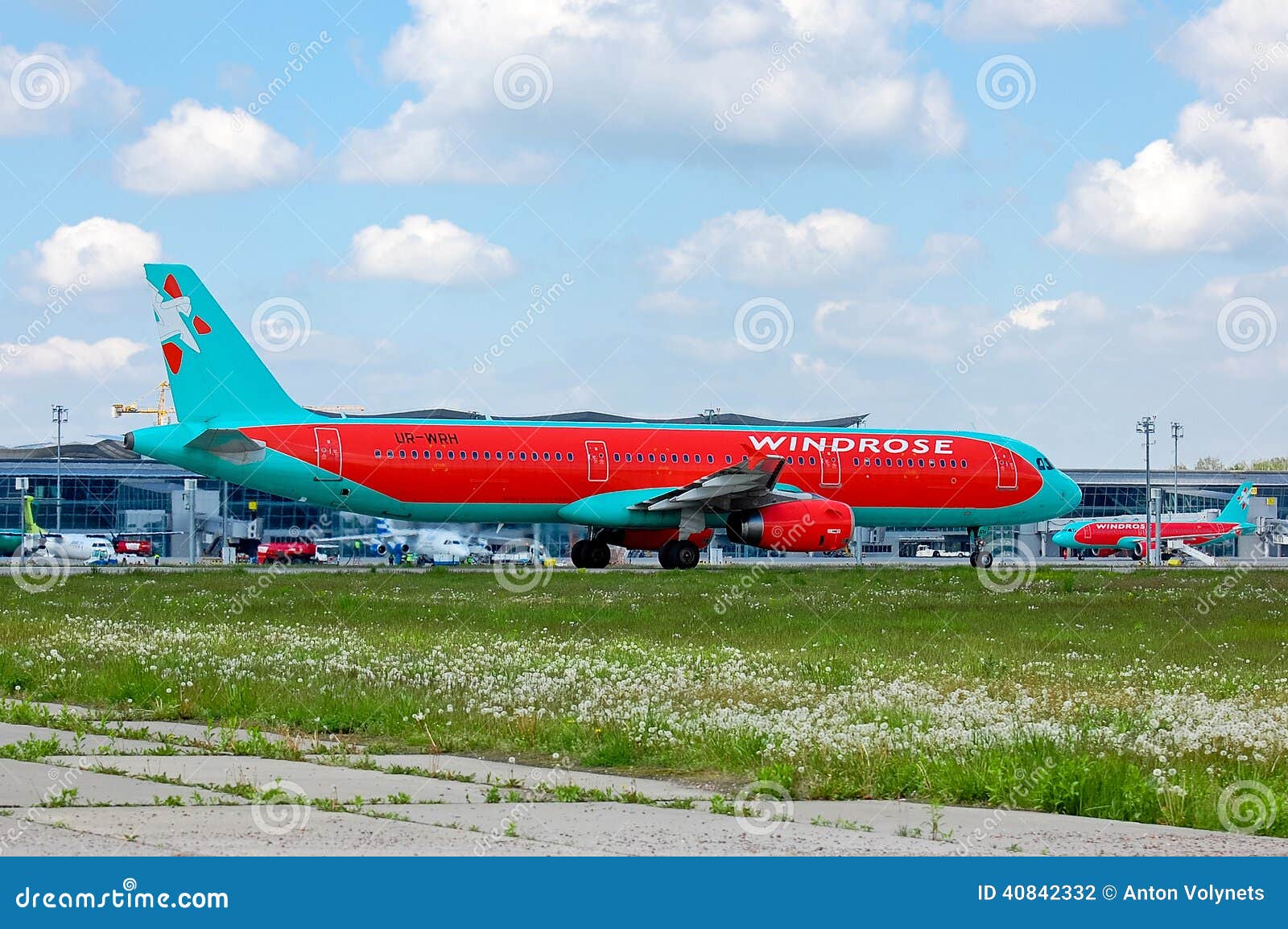 Vent Rose Aviation Airbus A321. Enroulez Rose Aviation Airbus A321-231 - atterrissage d'UR-WRH, Ukraine, aéroport international de Boryspil, mai, 11, 2014