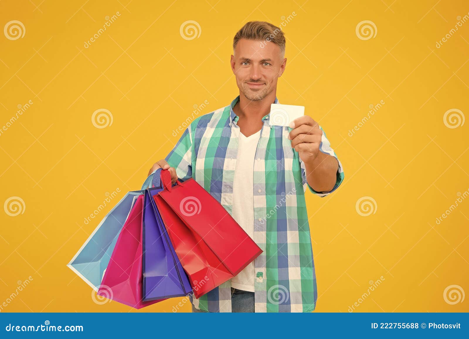 Venta De Flash De Vacaciones Y Oferta Especial. Ciberlunes En Tienda.  Cliente. Compras Masculinas Exitosas. Hombre Con Bolsos De P Foto de  archivo - Imagen de regalo, presente: 222755688