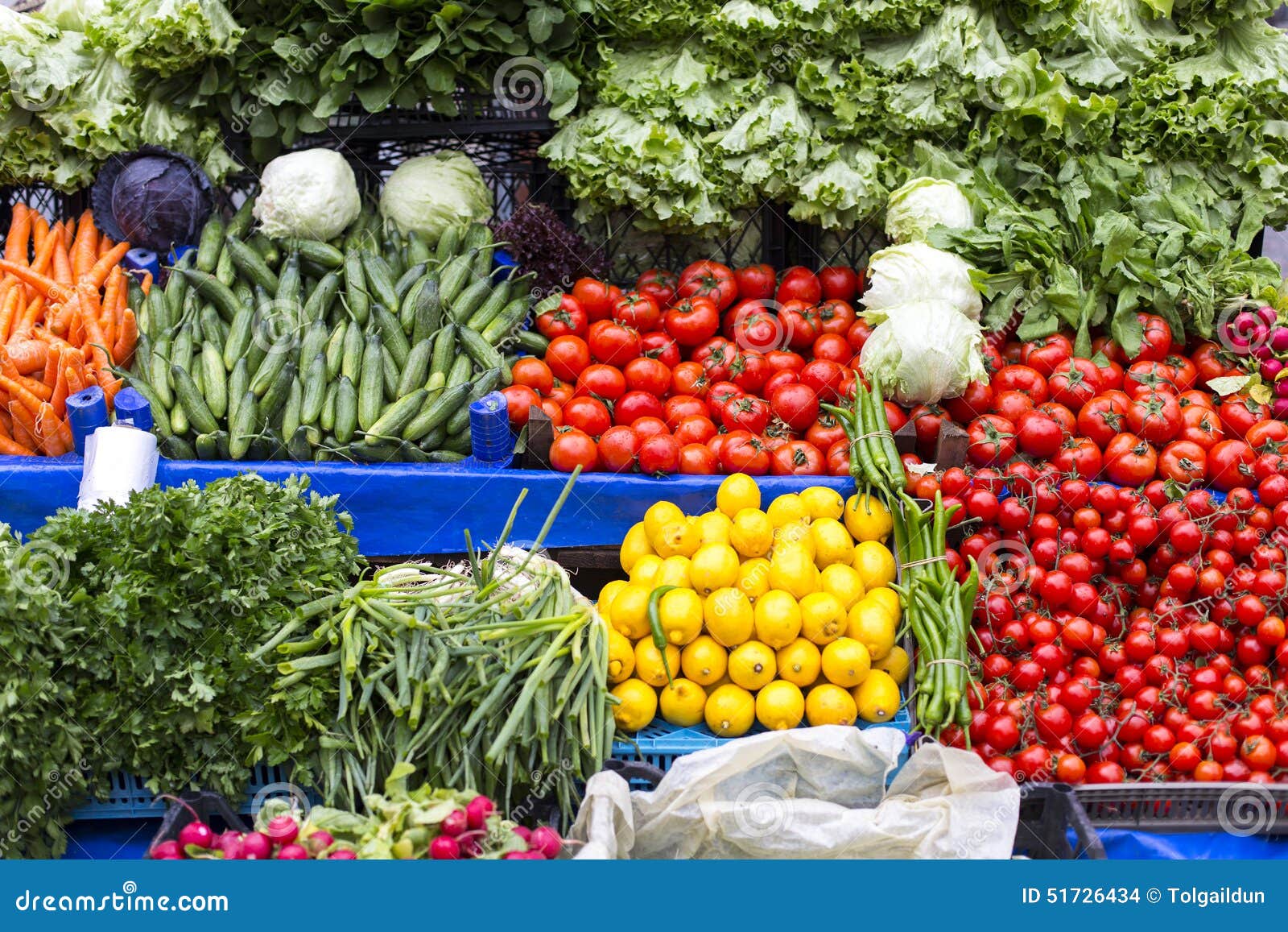 Venta De Verduras Frescas En Estante Foto de archivo - Imagen de surtido,  pepinos: 51726434