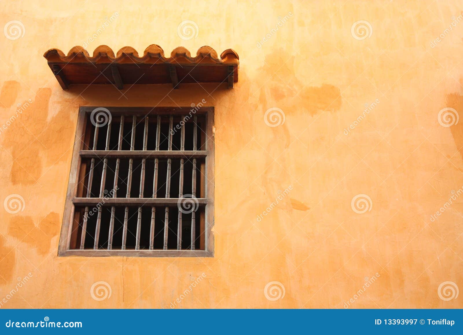 Ventana, Estilo Colonial Español. Imagen de archivo Imagen de textura