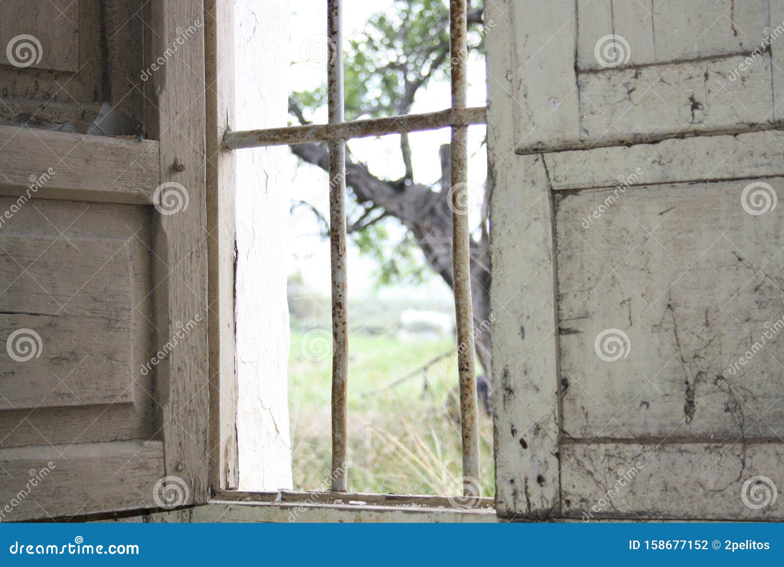 ventana rural casa abandonada 1