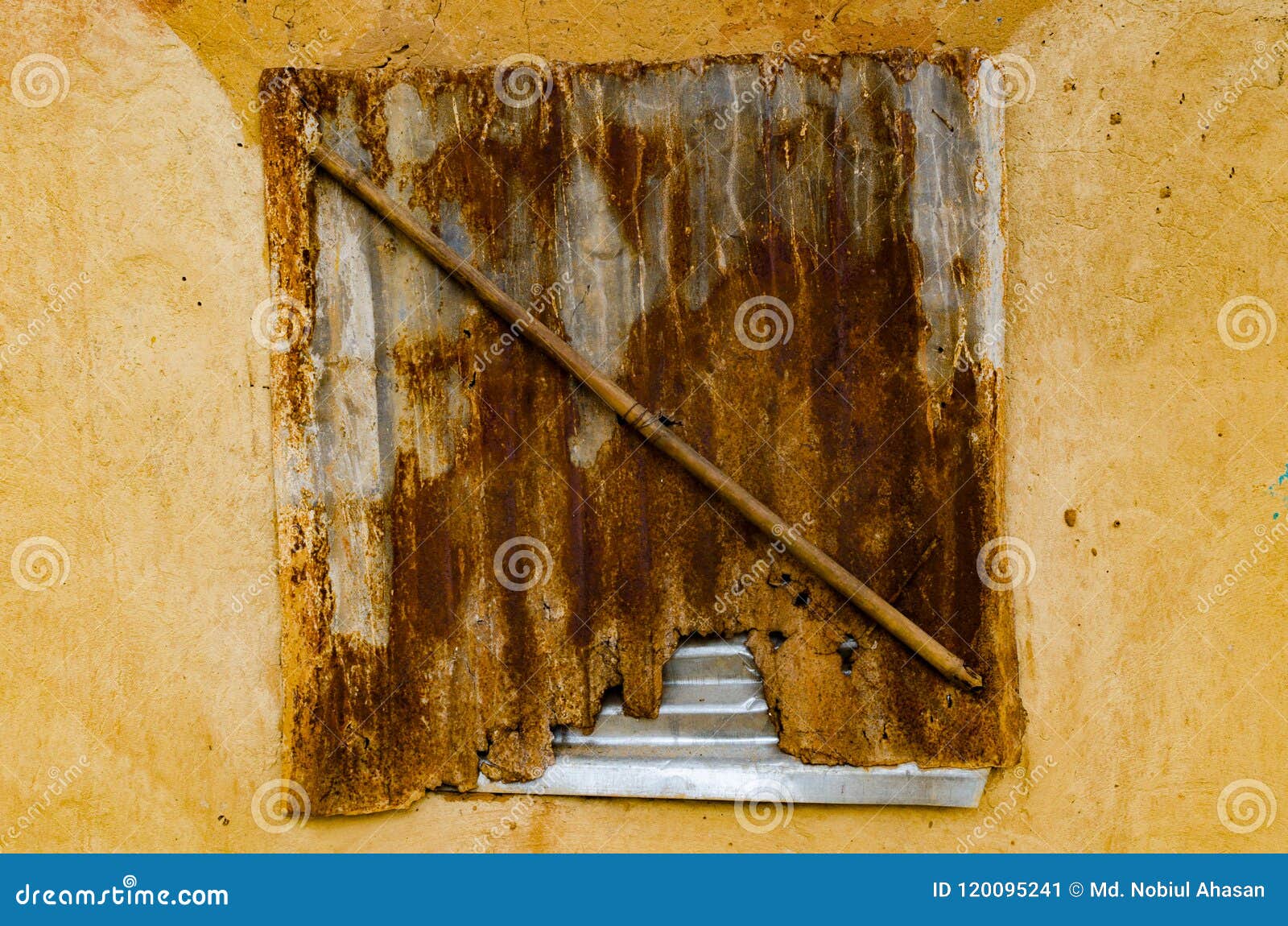 Ventana Vieja Con La Sombra Quebrada Imagen de archivo Imagen de