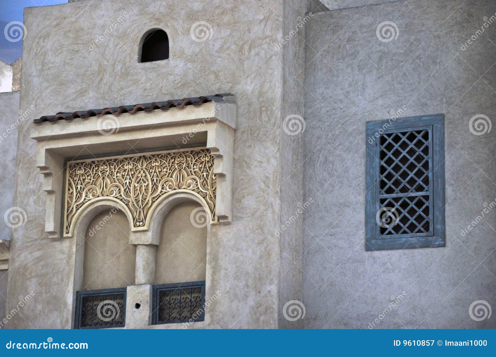 Ventanas árabes Viejas Del Estilo Imagen de archivo - Imagen de alameda