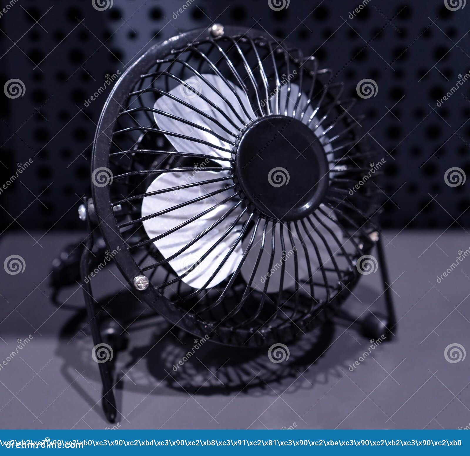 Ventilador pequeño foto de archivo. Imagen de clima - 220160602