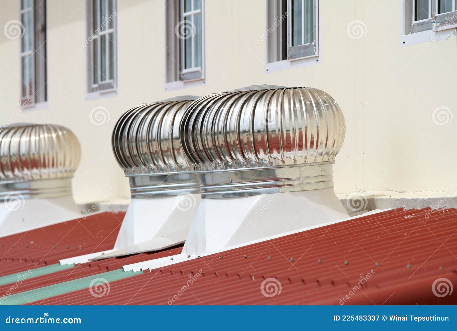 Ventilateur De Toit éolienne De Ventilation De Toit Image stock - Image du  inoxidable, brillant: 225483337