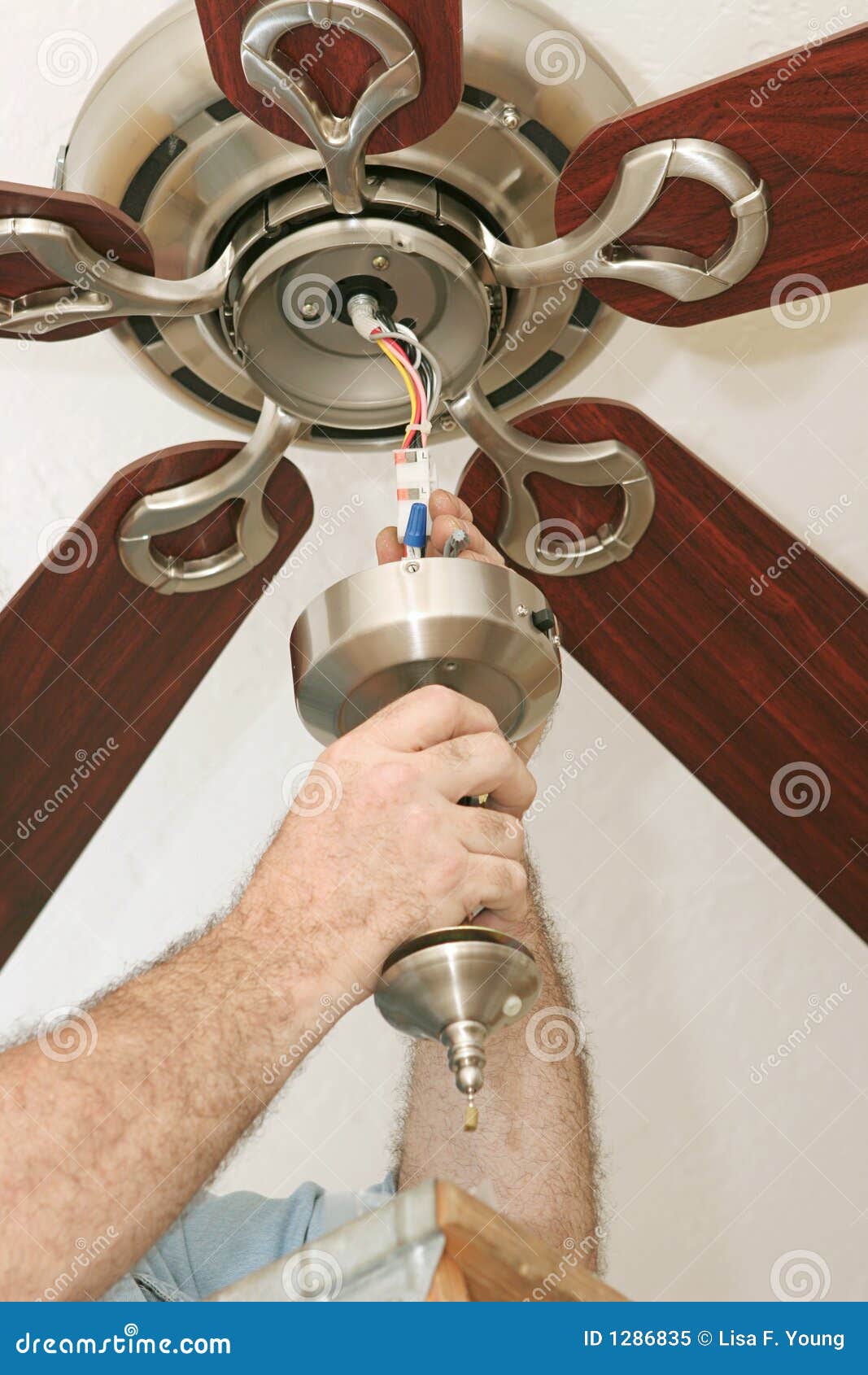 Come Cambare Condensatore Ventlatore A Sofftto Elettrco - YouTube - Foto 11