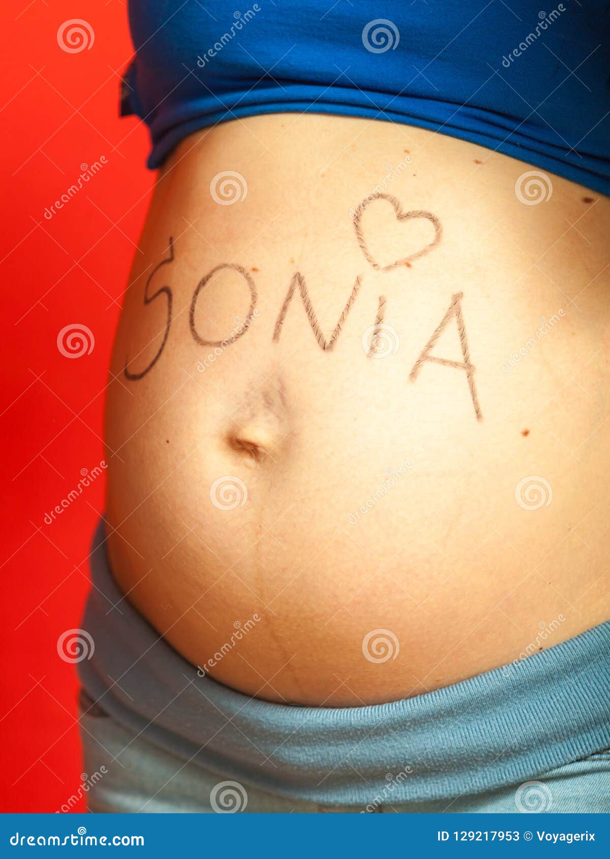 Ventre De Femme Enceinte Avec Des Dessins Image Stock Image Du Maman Attente Ventre De Femme Enceinte Avec Des Dessins Image Stock Image Du Maman Attente