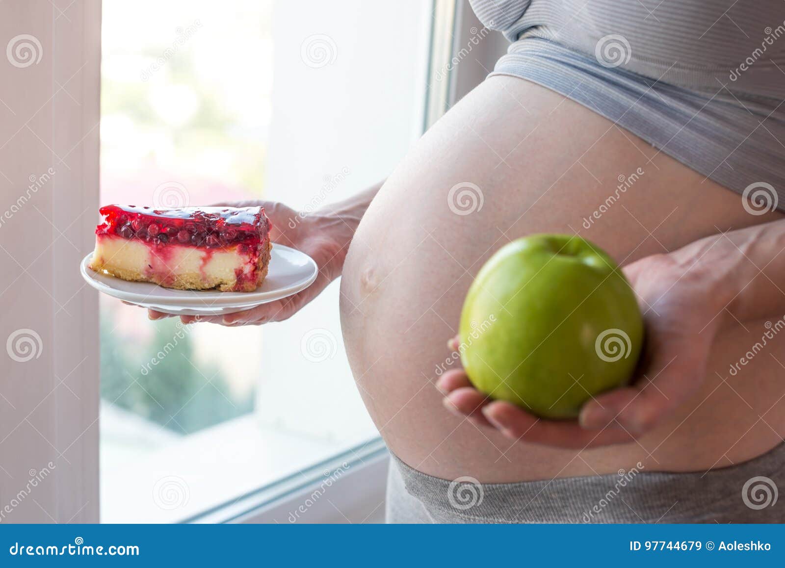 Ventre De Femme Enceinte Tenant Un Plat Avec L Ordure Et La Nourriture Saine Choix De Concept De Regime Pendant La Grossesse Image Stock Image Du Indoors Caucasien Ventre De Femme Enceinte Tenant Un Plat Avec L Ordure Et La Nourriture Saine Choix De Concept De Regime Pendant La Grossesse Image Stock Image Du Indoors Caucasien