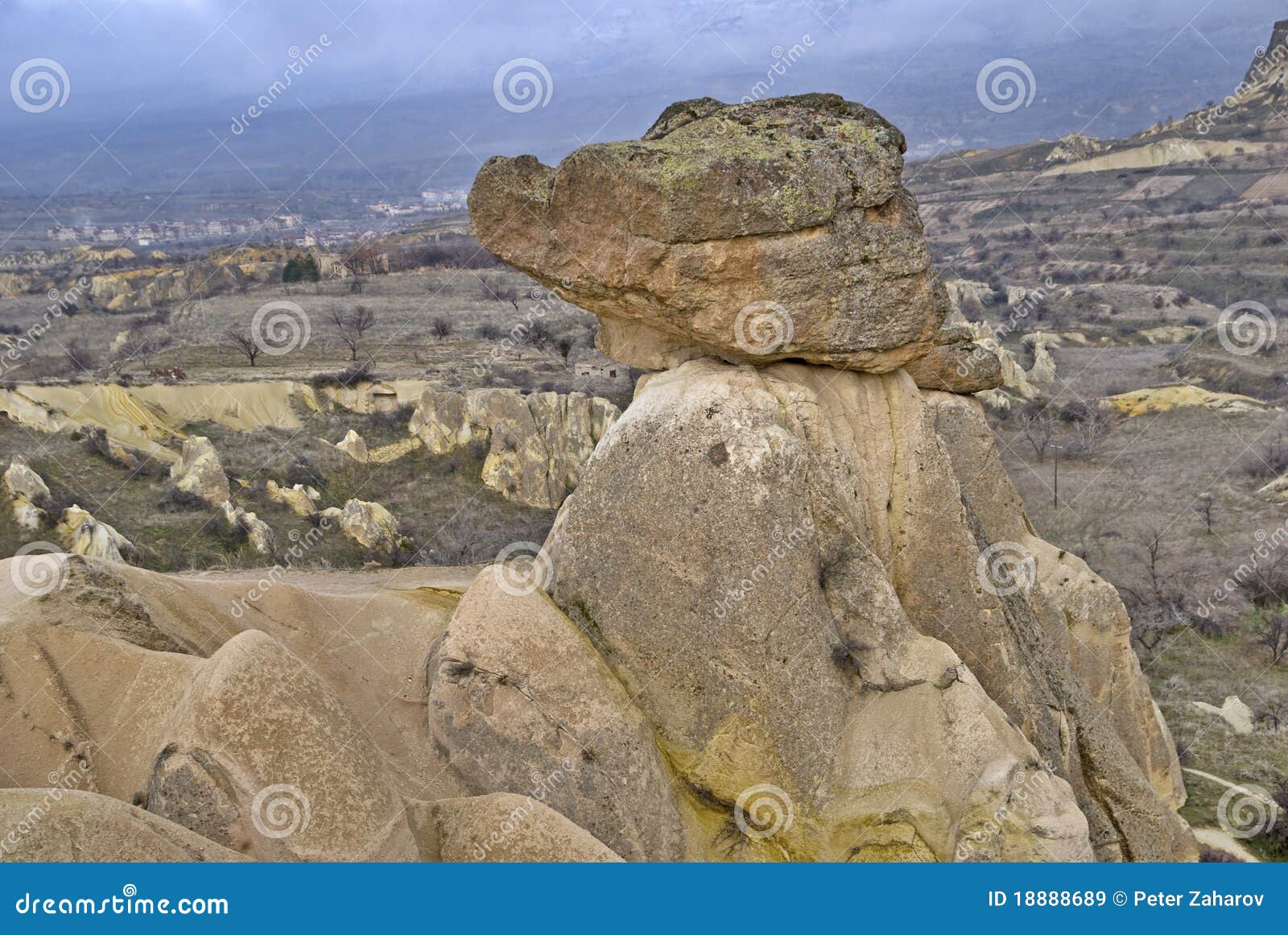 Verbazende geologische eigenschappen dichtbij stad Urgup. Verbazende geologische eigenschappen dichtbij stad Urgup, Cappadocia, Turkije.