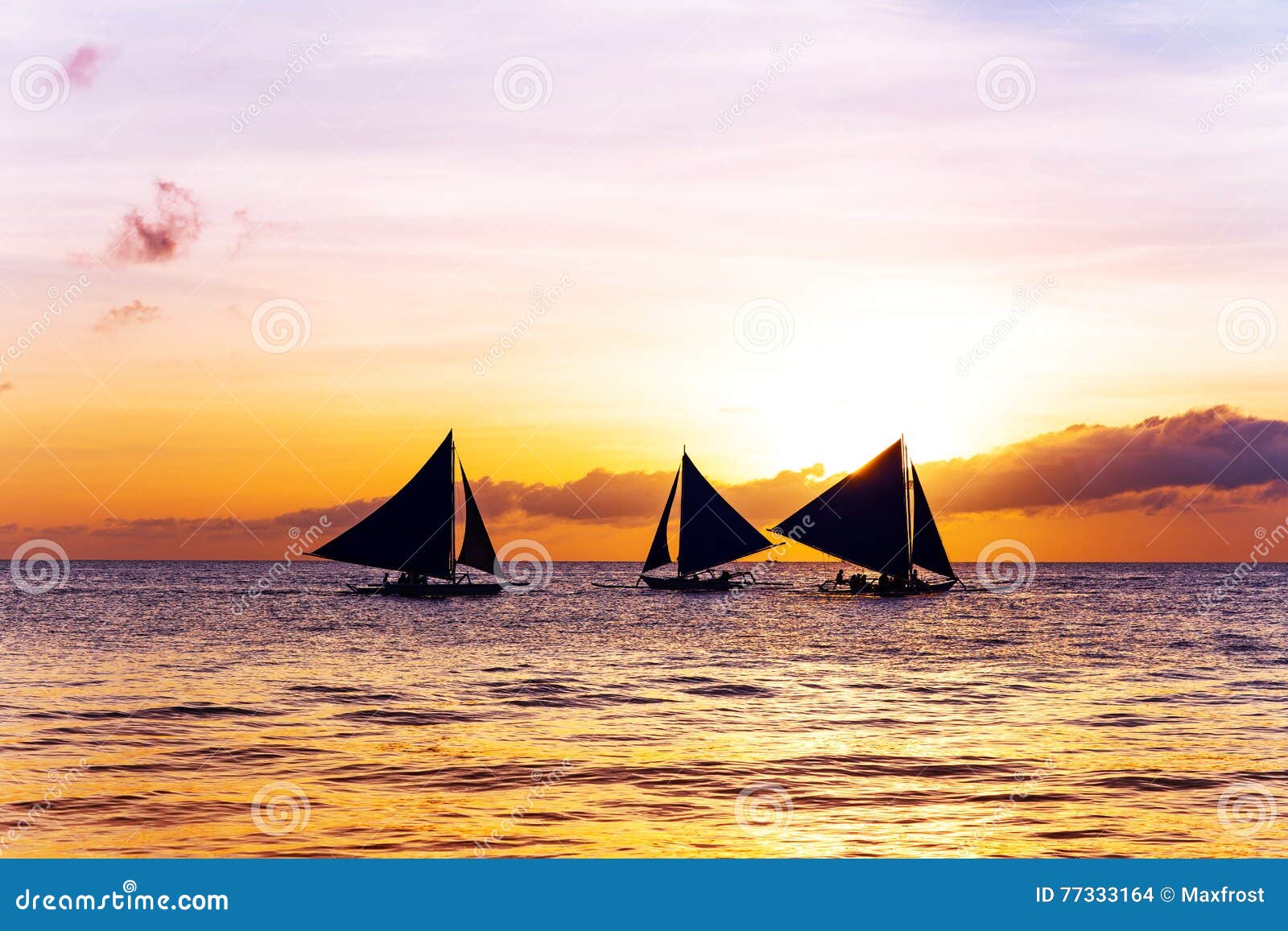 Verbazende Op Zee Zonsondergang Zeilboot Stock Foto Afbeelding Bestaande Uit Panoramisch Schemer 77333164
