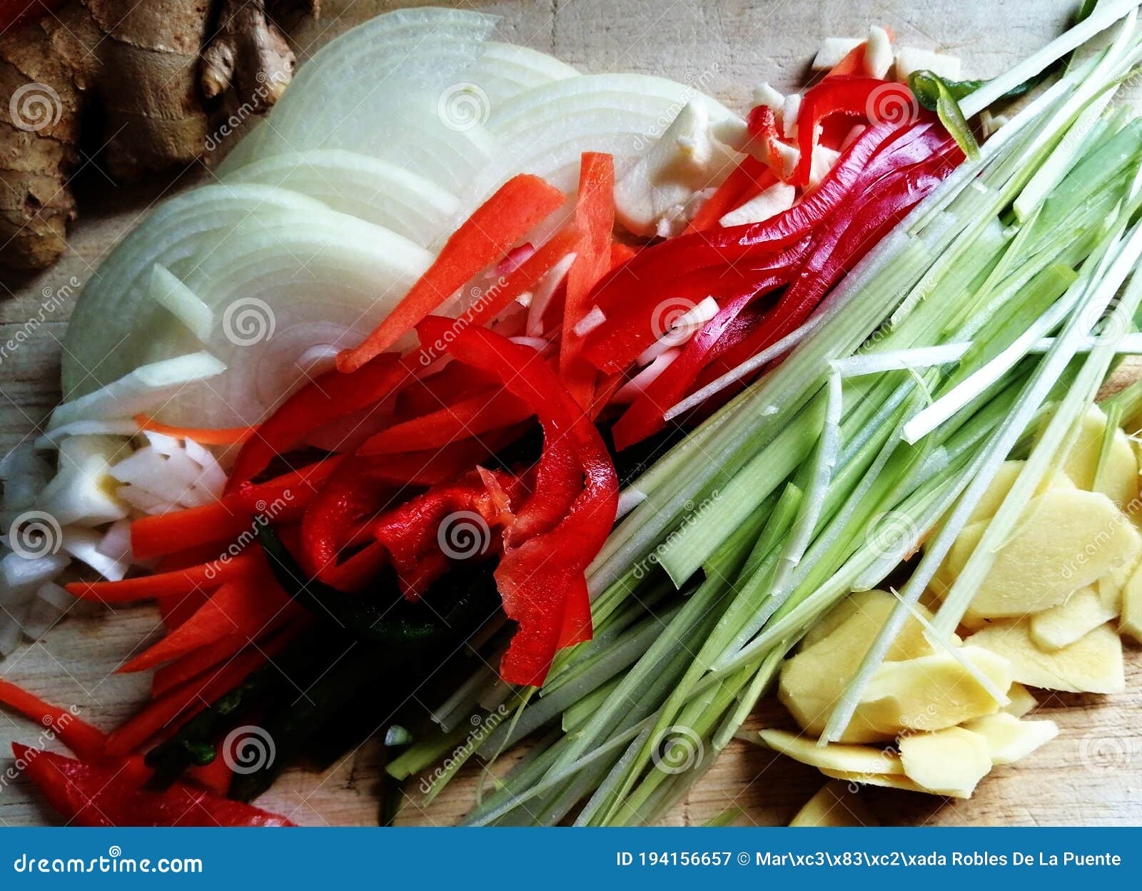 verduras lavadas y cortadas para cocinar