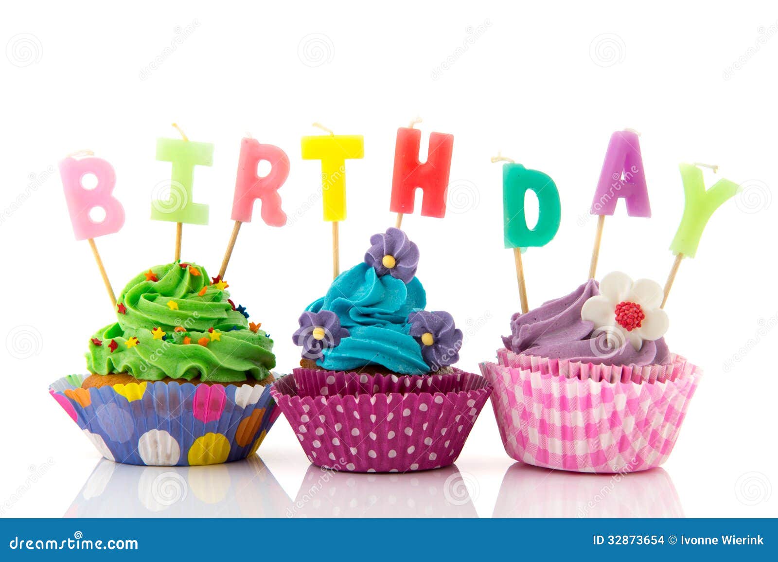 Verjaardag cupcakes stock foto. Image of groen, suikergoed - 32873654