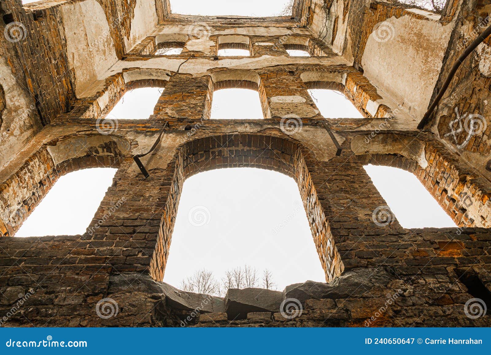 Verlassener Turm von innen stockbild. Bild von vertikal