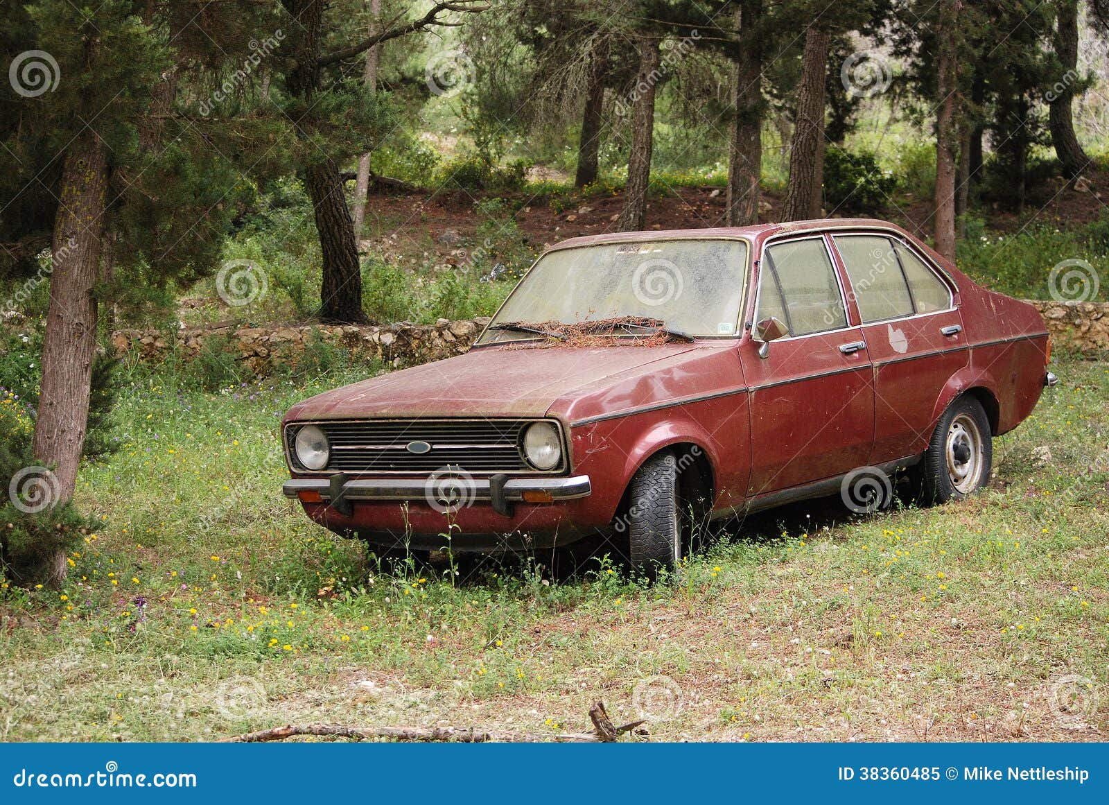 Verlaten Oude Die Auto Griekenland Stock Afbeelding - Image of wijnoogst, retro: 38360485