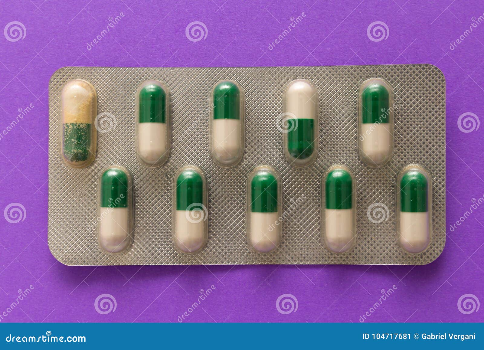 Антибиотик который пьют 3. Вьетнамские 6000 зеленые капсулы. Капсулы для кишечника зеленая упаковка. Капсулы бело зеленые. Антидепрессанты зеленые капсулы.