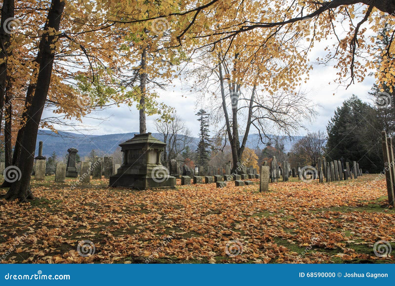Vermont Cemetery in the Autumn Editorial Image Image of nature, scenic 68590000