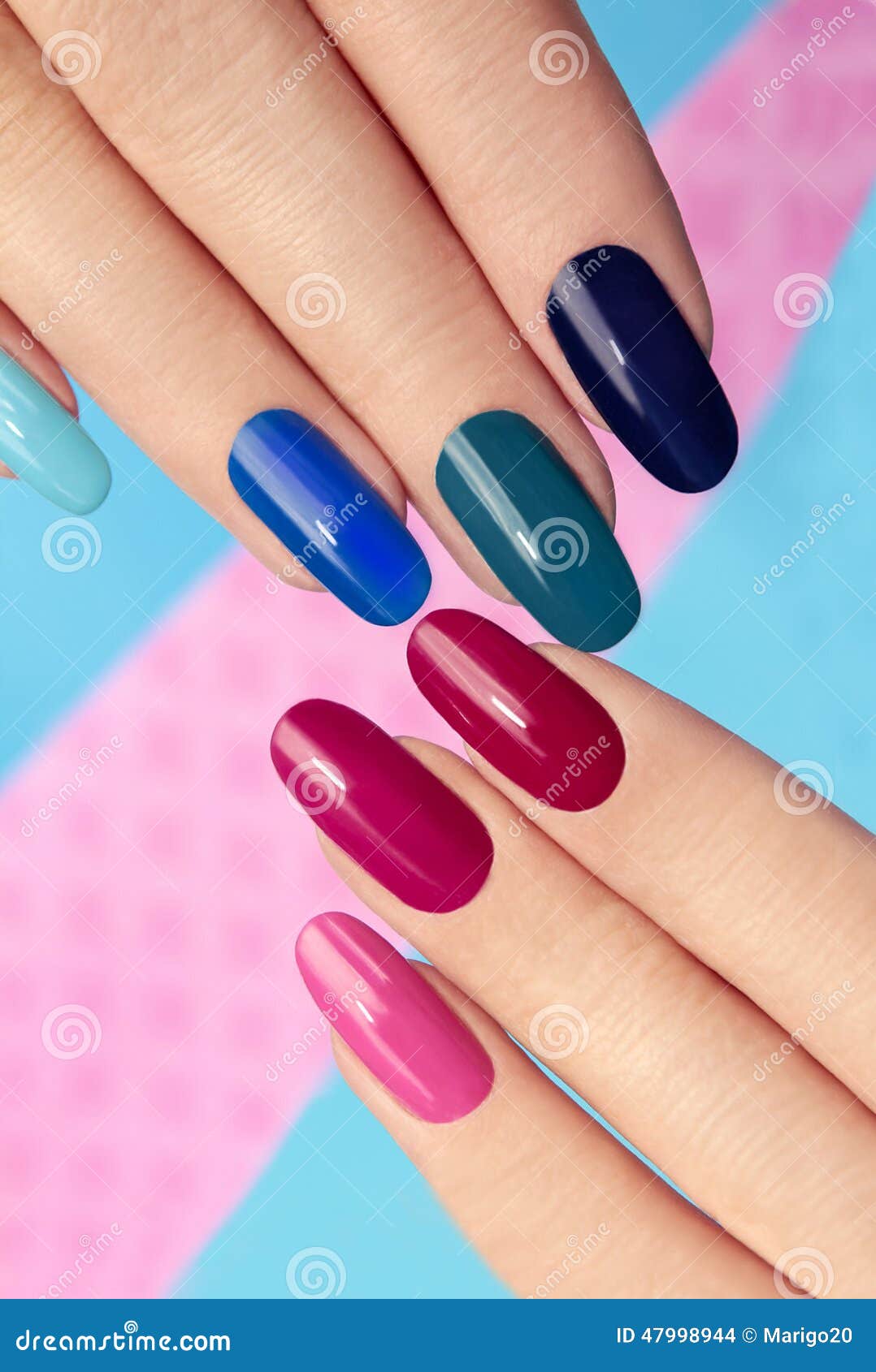 Vernis à Ongles Rose Bleu Photo Stock Image Du Maroon