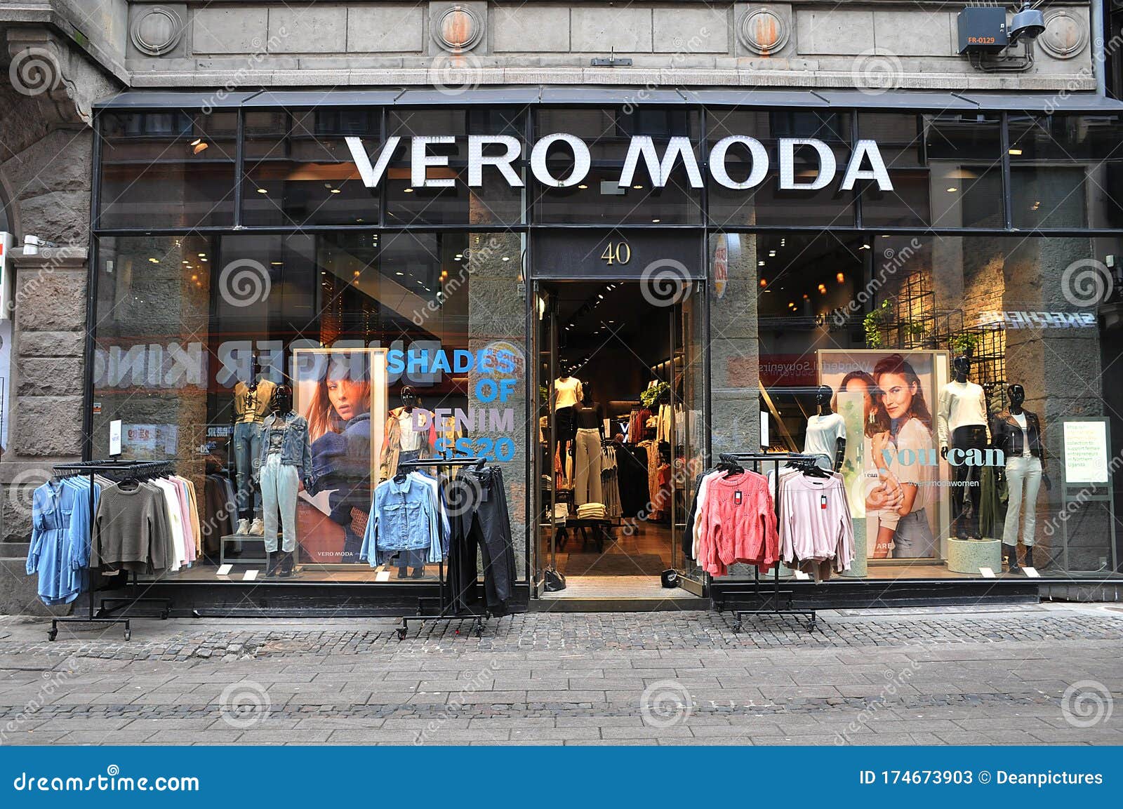 Jeg accepterer det unse Efterår VERO MODA RETAIL STORE on STROEGET in COPENHAGEN Editorial Stock Photo -  Image of copenhagen, finance: 174673903