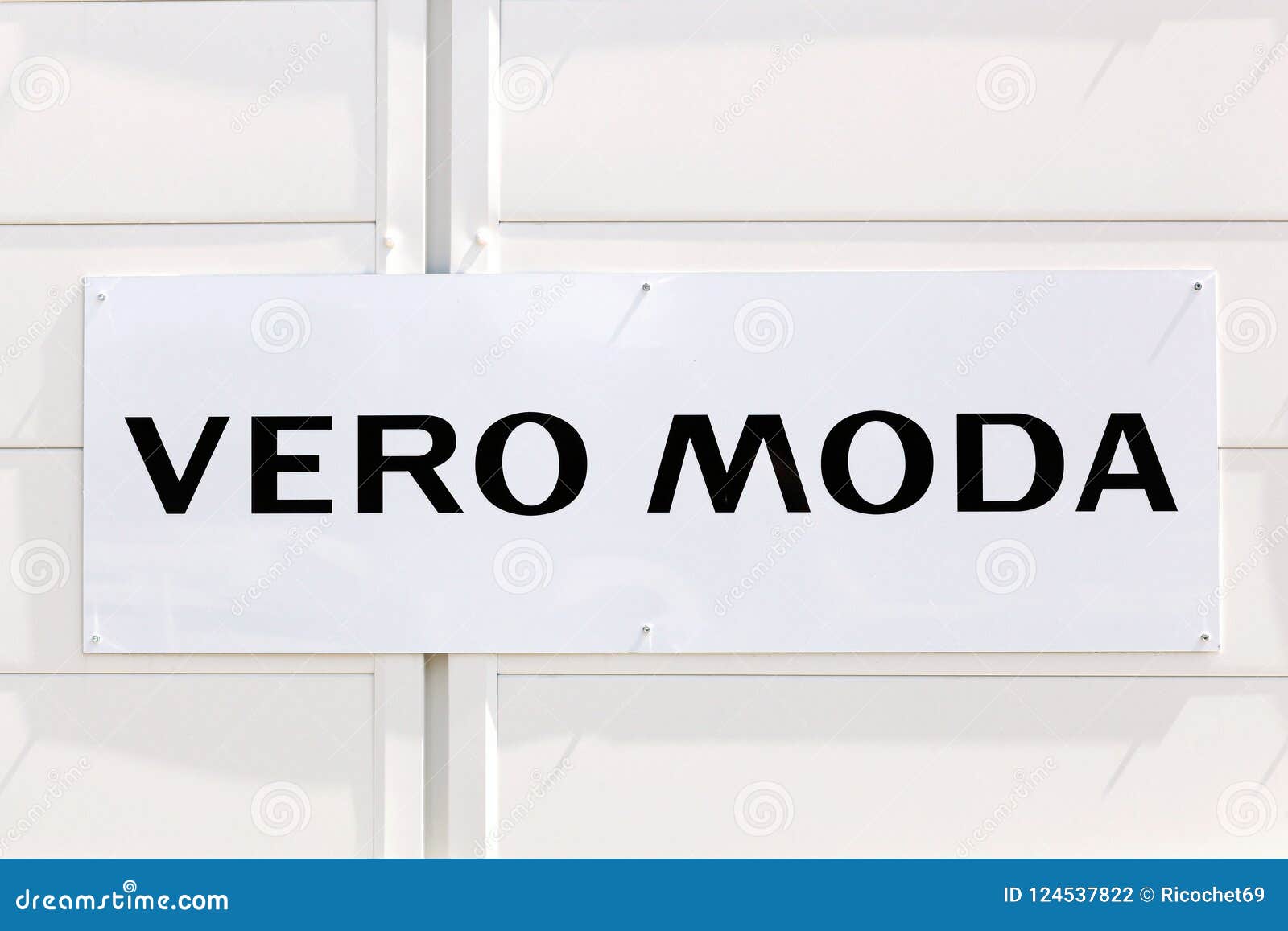 Vero Moda sign on wall editorial photography. Image commercial - 124537822