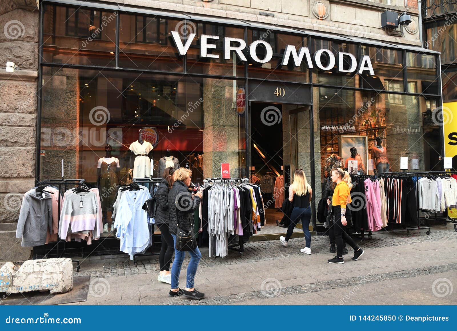 MODA STORE on STROEGET in COPENHAGEN DENMARK Editorial Image - Image of sale, kacedil: