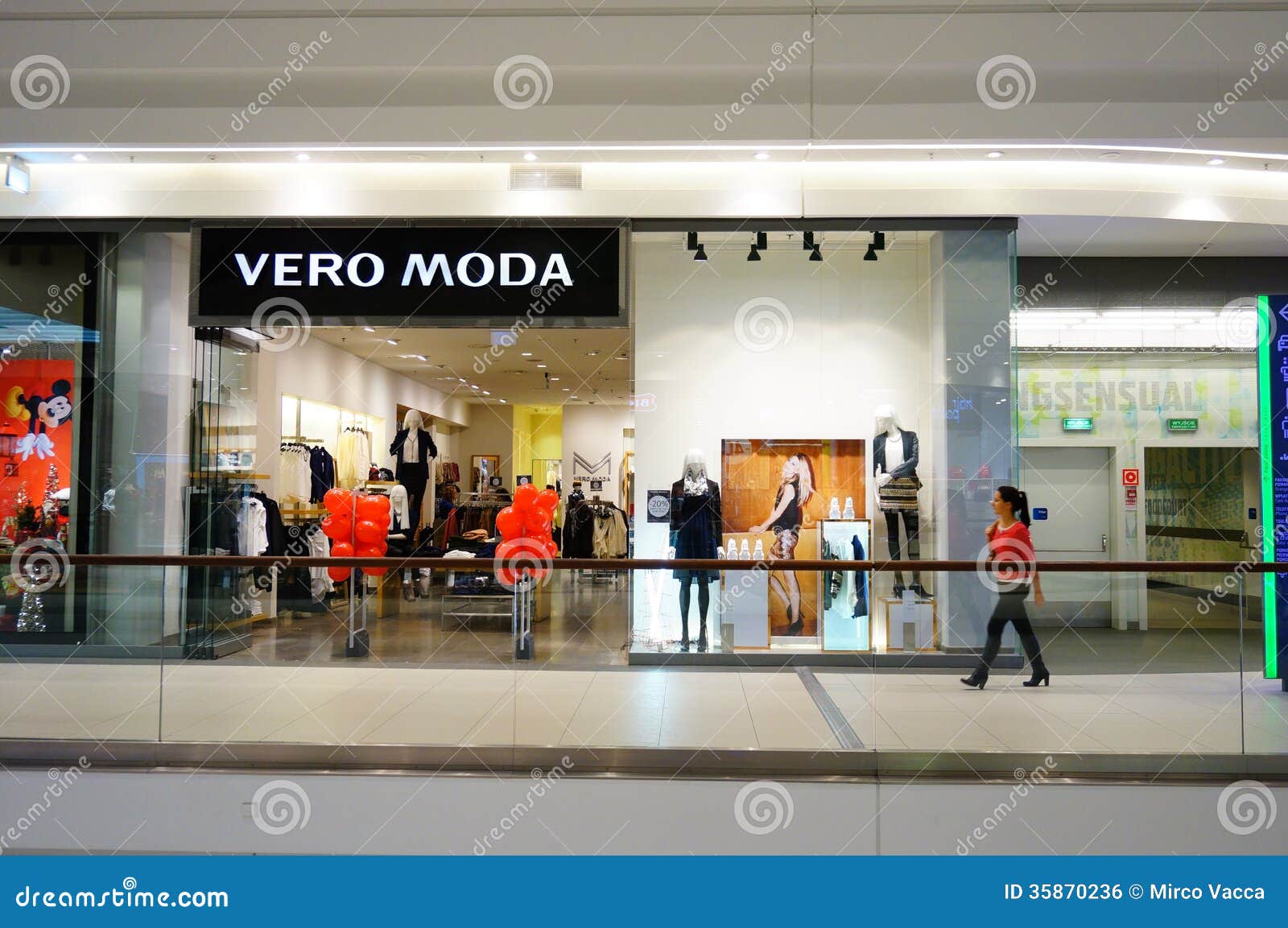 Moda store editorial photo. Image of - 35870236