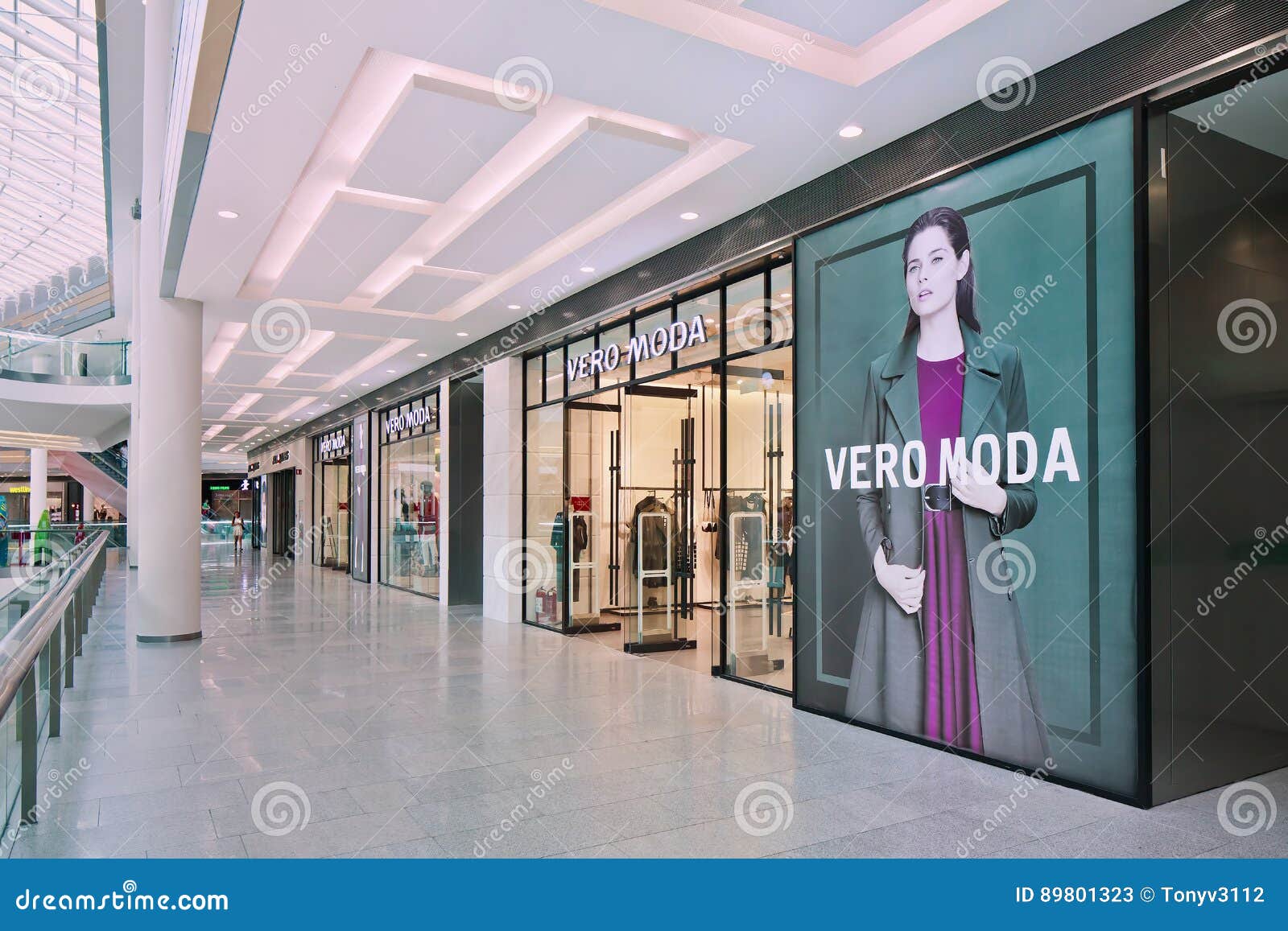 VERO MODO Outlet in Livat Mall, Beijing, China Editorial Stock Photo - Image of interior, 89801323