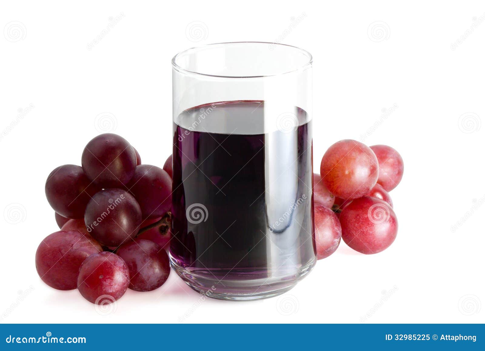 Verre de jus de raisins image stock. Image du liquide 32985225