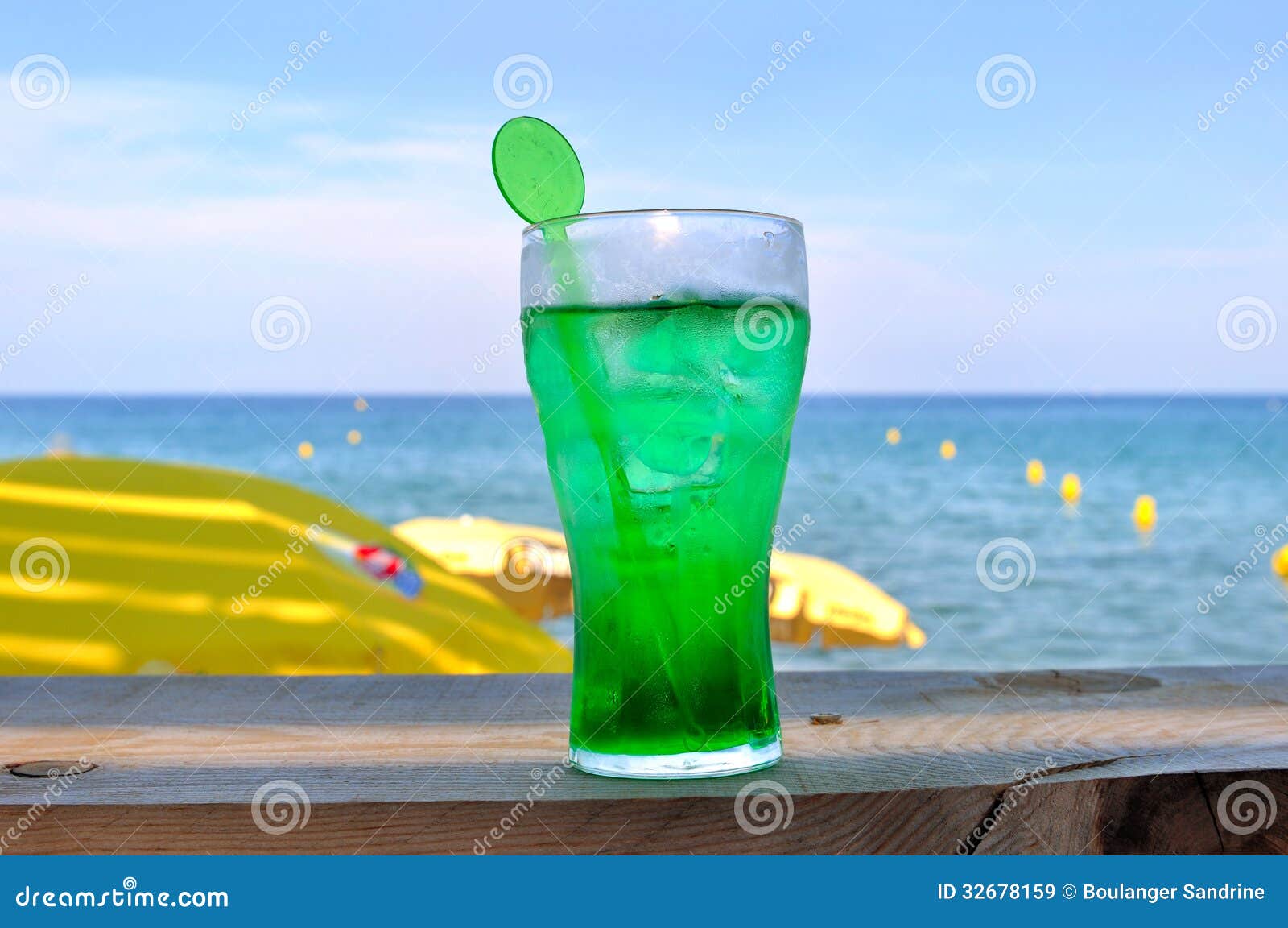 Verre De L'eau De Menthe Fraîche Images libres de droits Image 32678159
