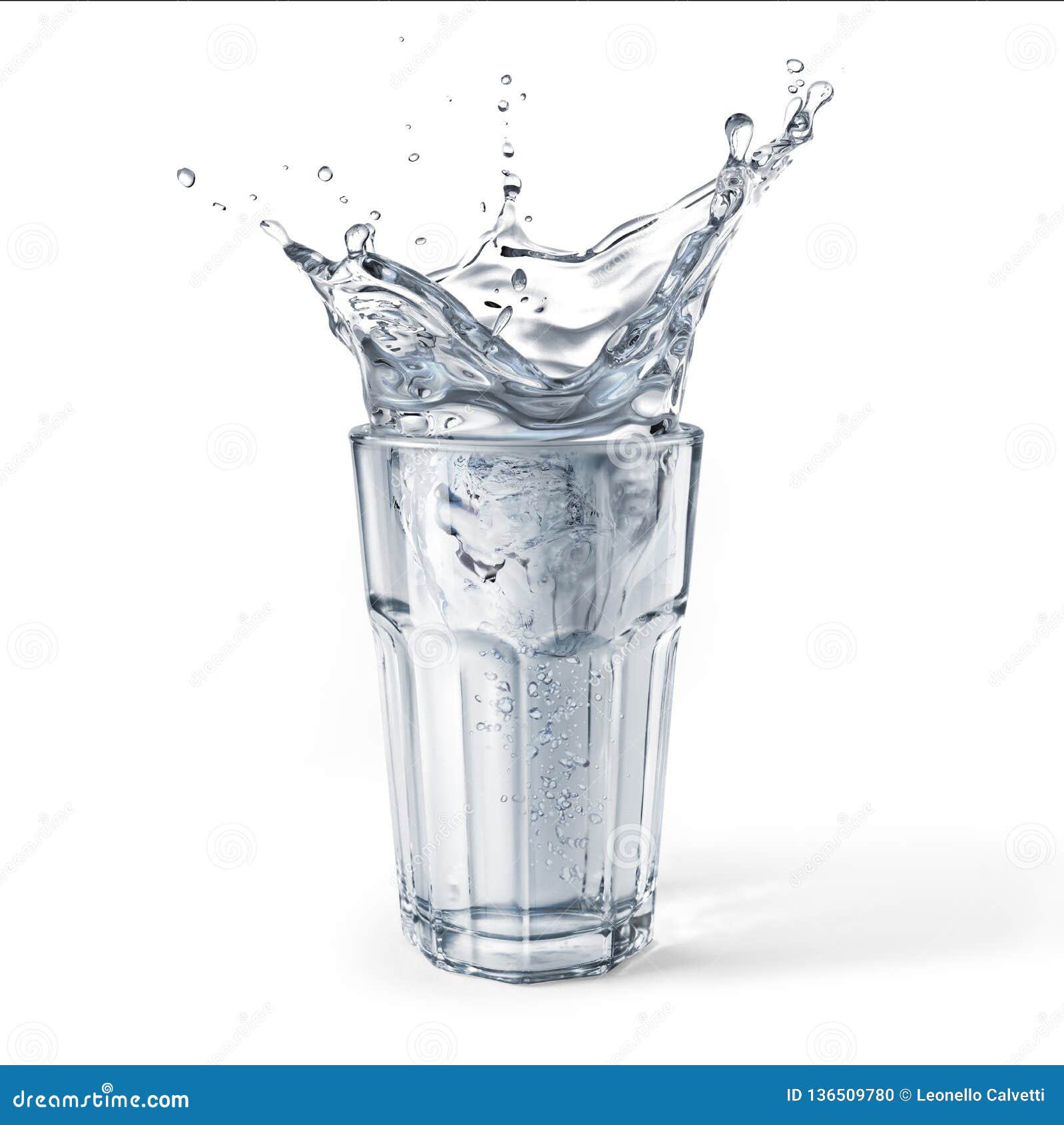 Verre Plein De L Eau Avec L Eclaboussure D Isolement Sur Le Fond Blanc Photo Stock Image Du Bulle Isolement