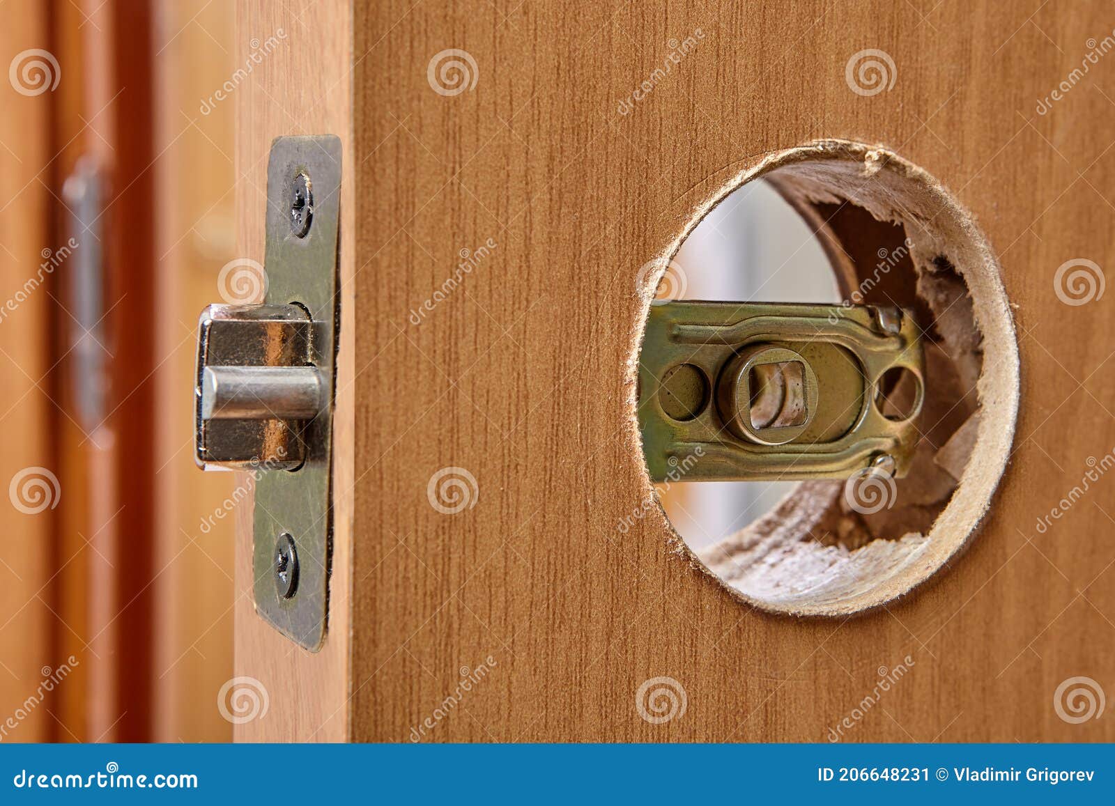 Verrou De Serrure De Porte Intérieure à L'étape D'installation Image stock  - Image du maison, réglage: 206648231