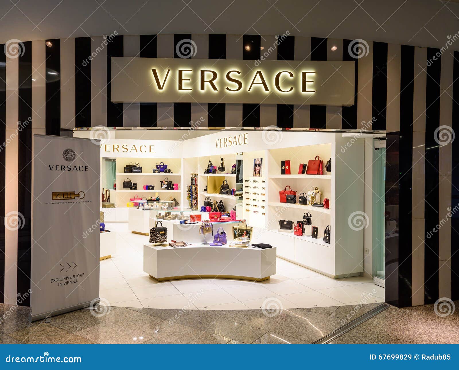 Versace Speicher redaktionelles stockbild. Bild von speicher Versace Speicher redaktionelles stockfotografie. Bild von