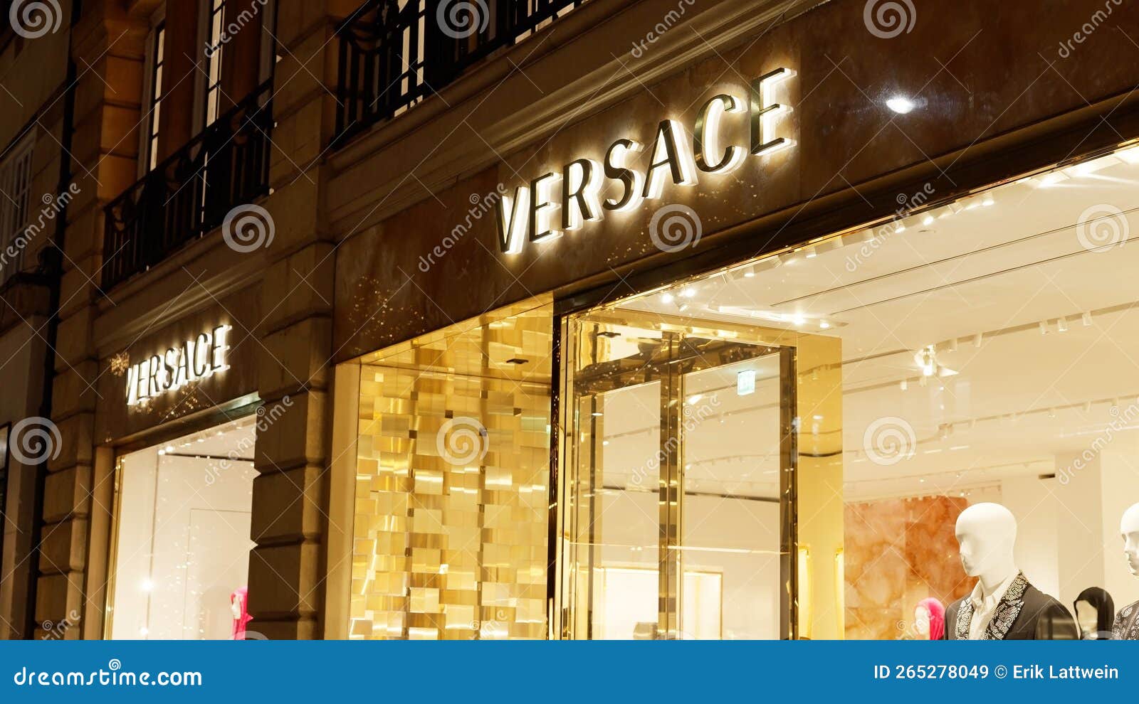 Versace Store in London Chelsea - LONDON, UK - DECEMBER 20, 2022 ...