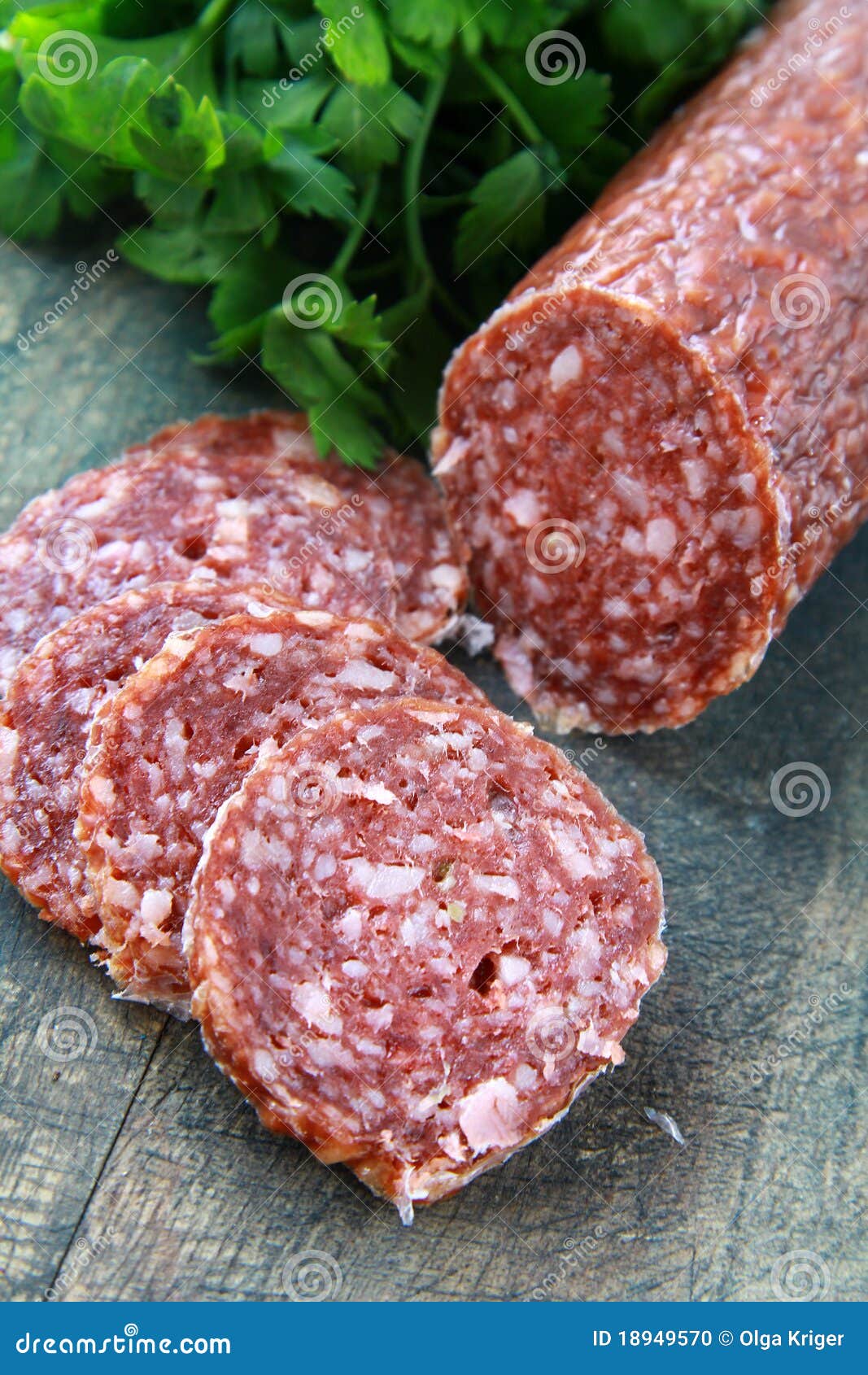 Verse Worst, Salami En Peterselie Stock Foto Image of baksteen