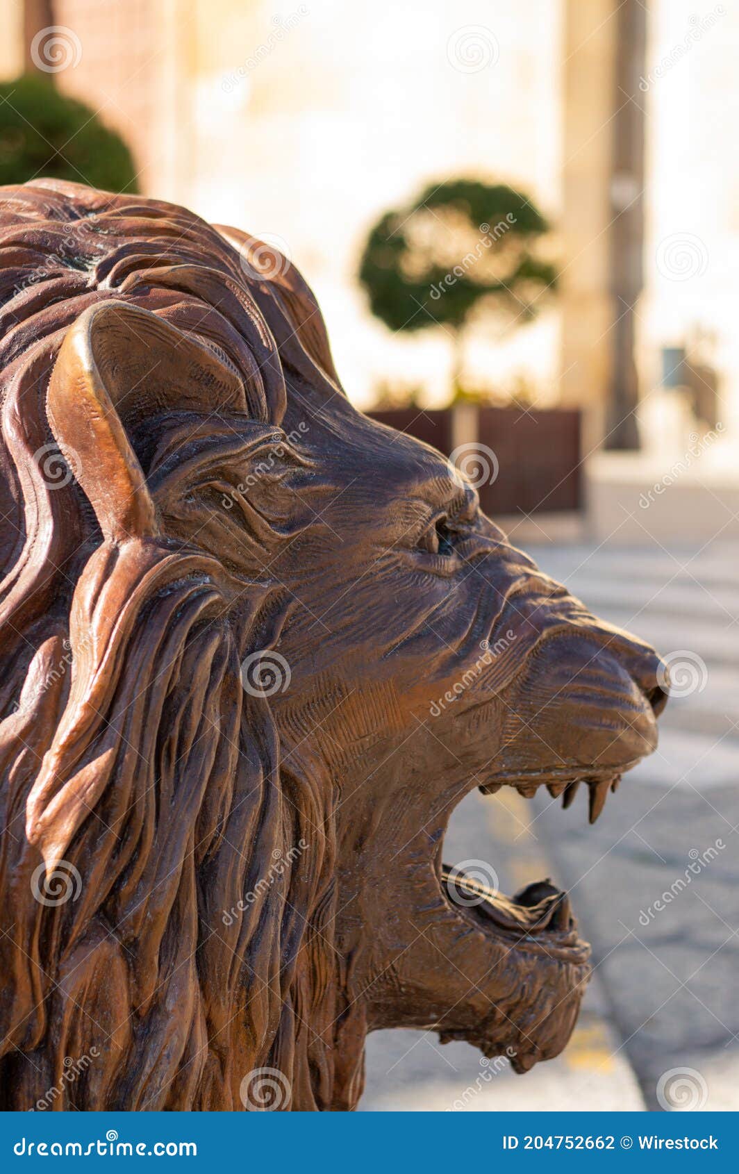 Vertical Closeup of a Roaring Lion Statue Stock Photo - Image of ...