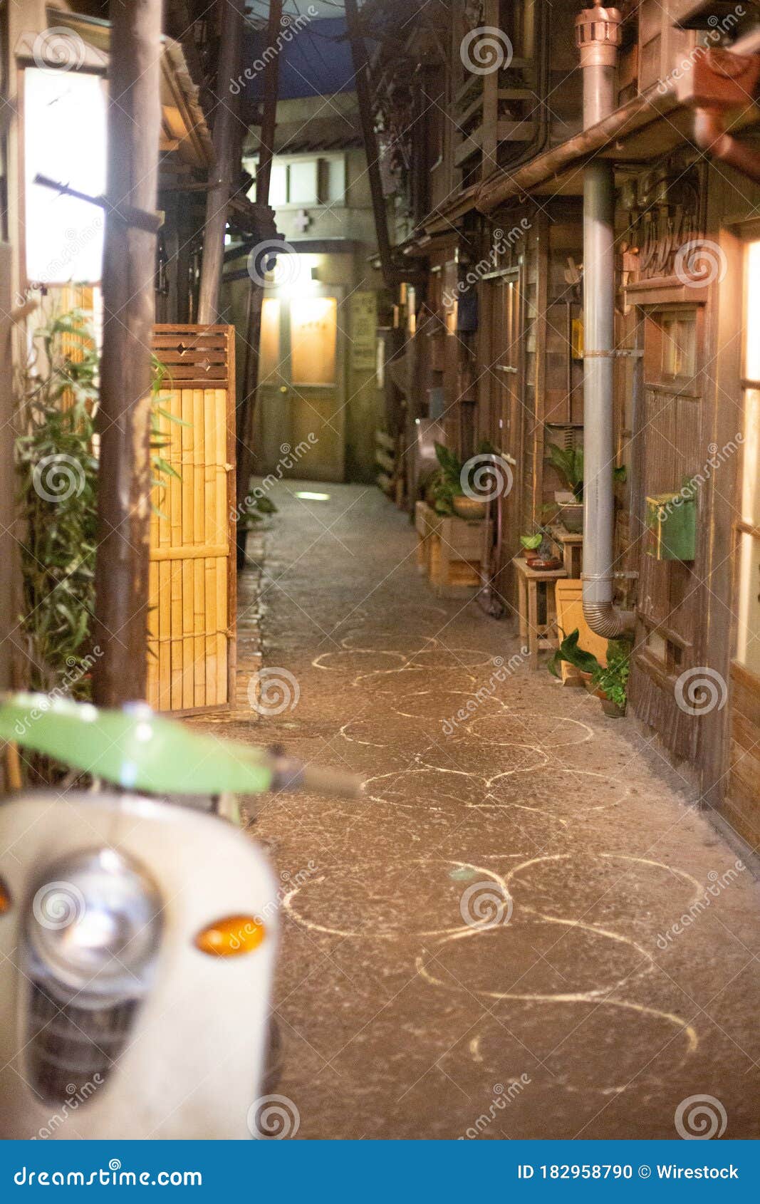3 419 Alleyway Night Photos Free Royalty Free Stock Photos From Dreamstime