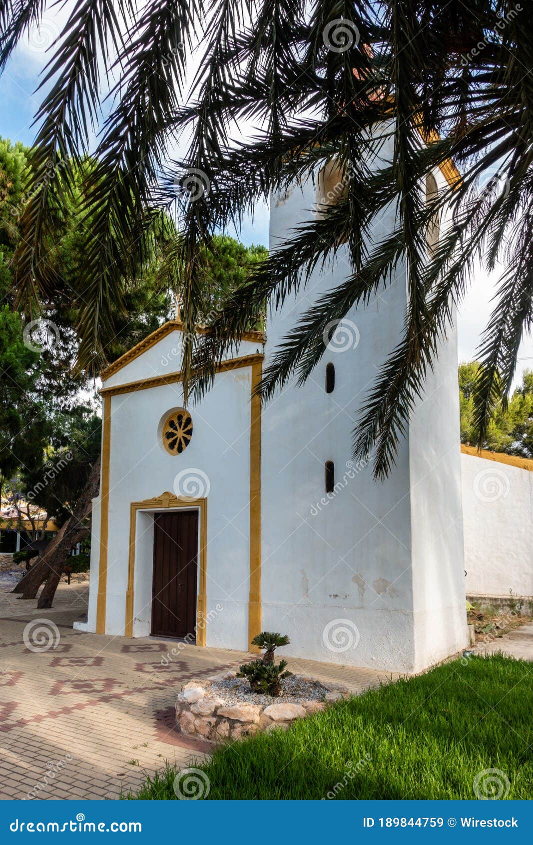 vertical-shot-of-restaurant-rebate-and-ermita-church-near-san-miguel