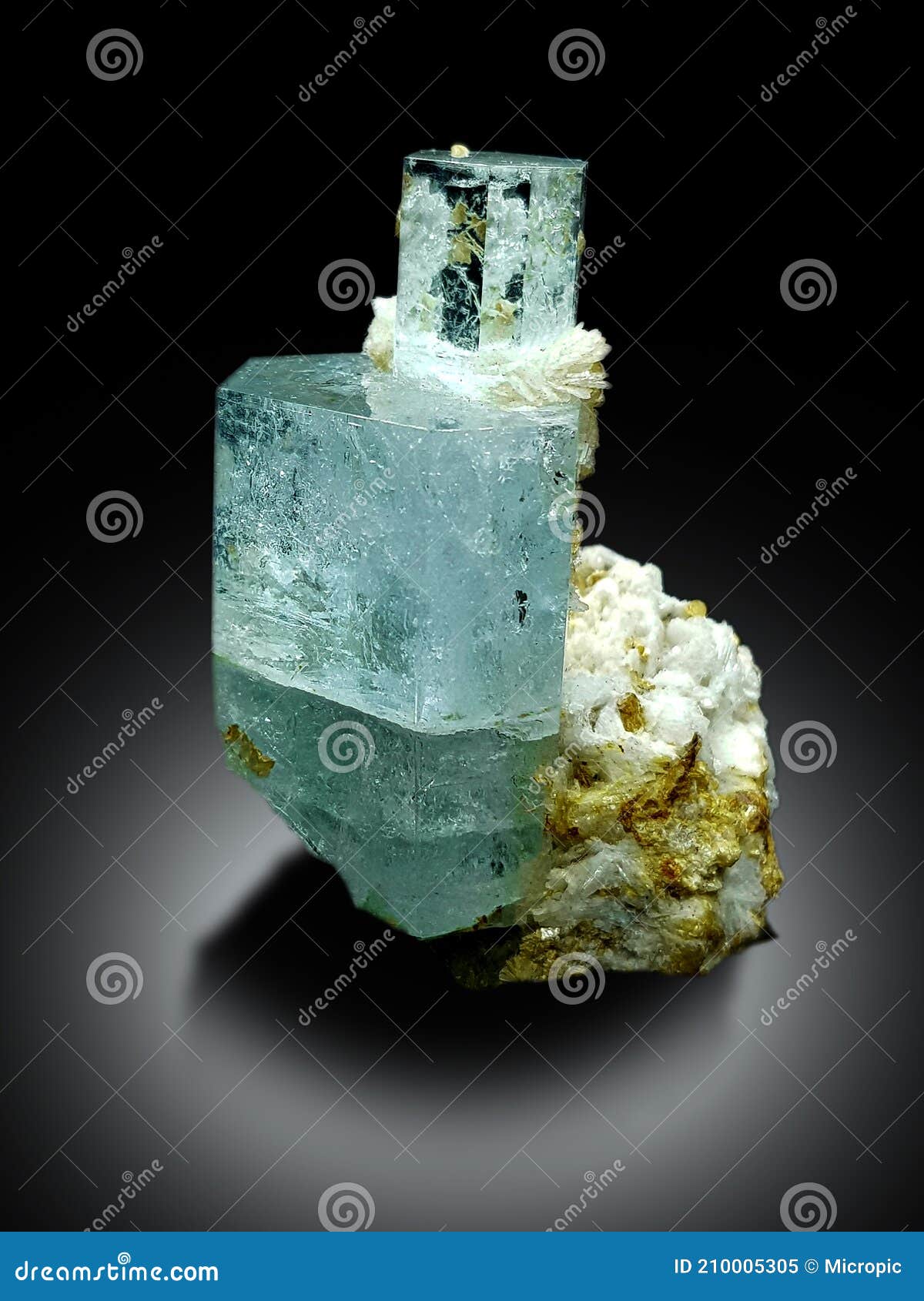 very aesthetic aquamarine crystal skardu shigar pakistan