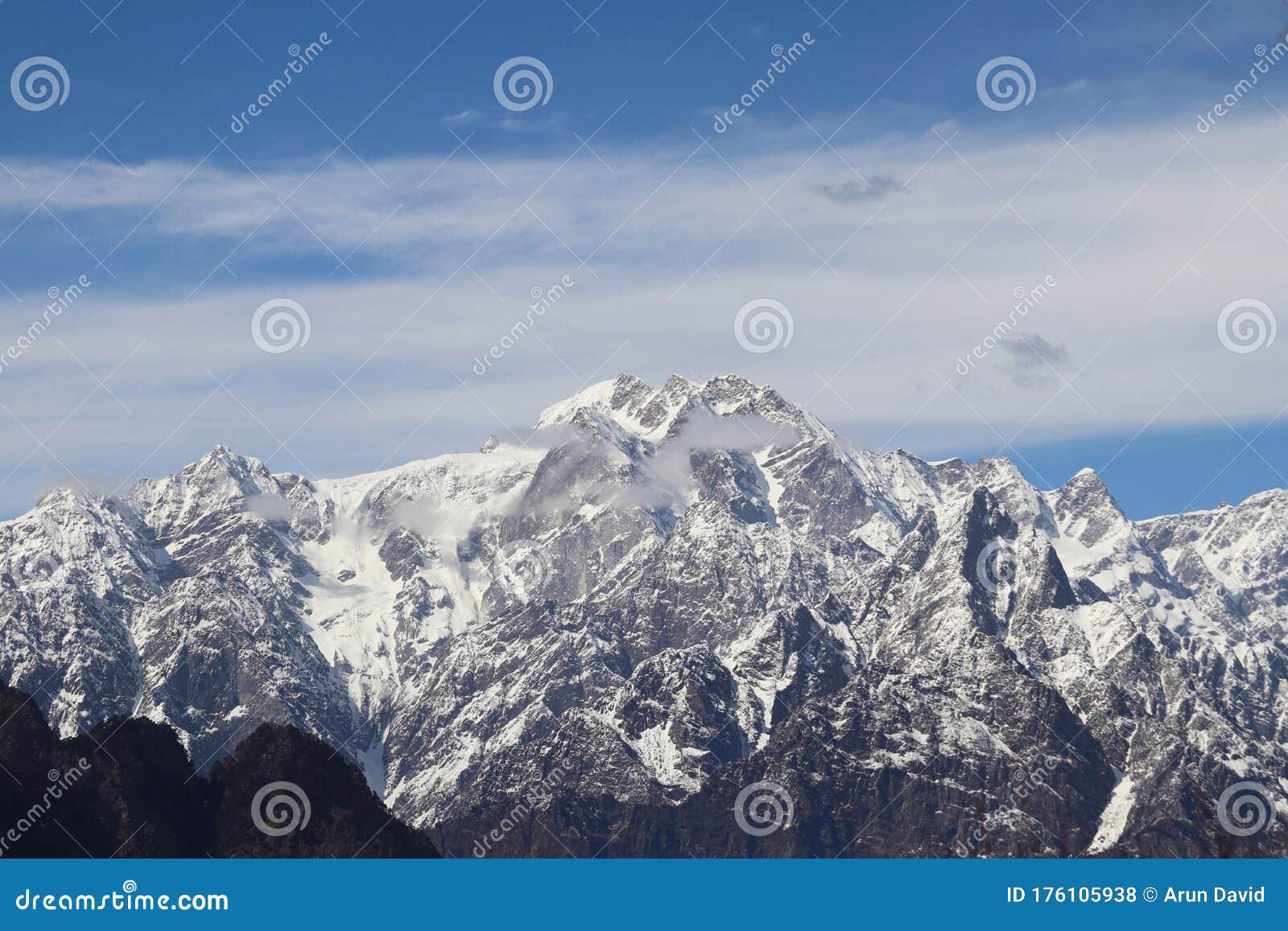 very beautiful view of the snow-capped mountains in auli ukkarakhand india