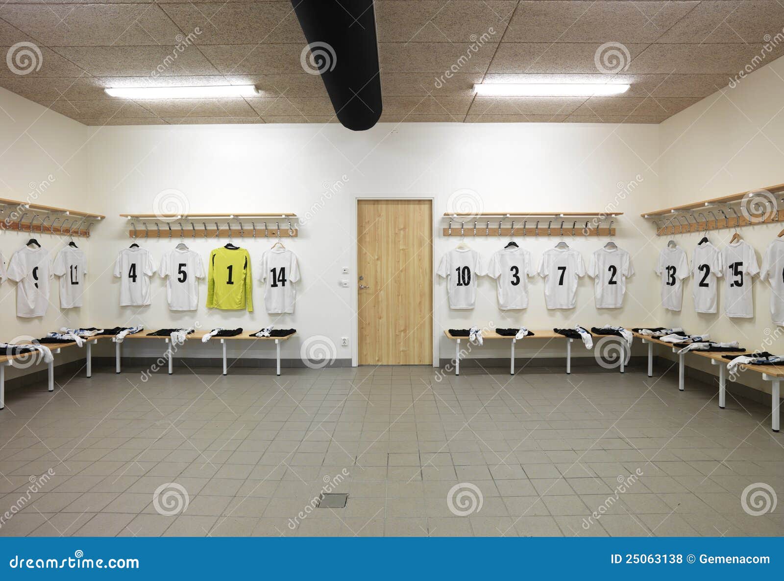 Vestiaire photo stock. Image du soccer, traditionnel 25063138