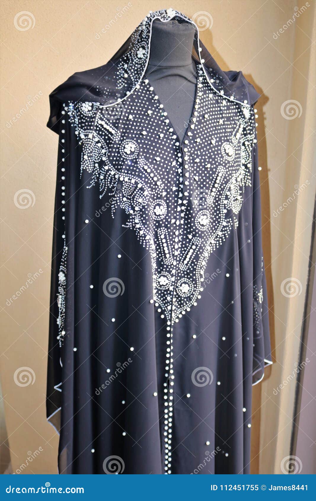 Vestido árabe Tradicional Para Mulheres No Mercado Em Dubai Imagem de Stock - Imagem de roupa, tradicional: 112451755 Vestido árabe Tradicional Para Mulheres No Mercado Em Dubai Imagem de Stock - Imagem de roupa, tradicional: 112451755