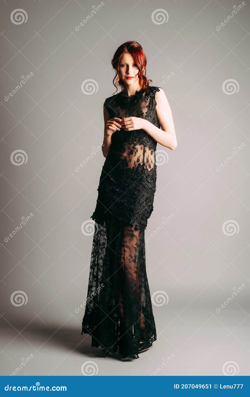 Vestido Negro Transparente De Noche Largo. Hermosa Modelo De Flexión Delgada Moderna Apariencia Femenina Para Una Fiesta. de archivo - Imagen de sensual, muchacha: 207049651